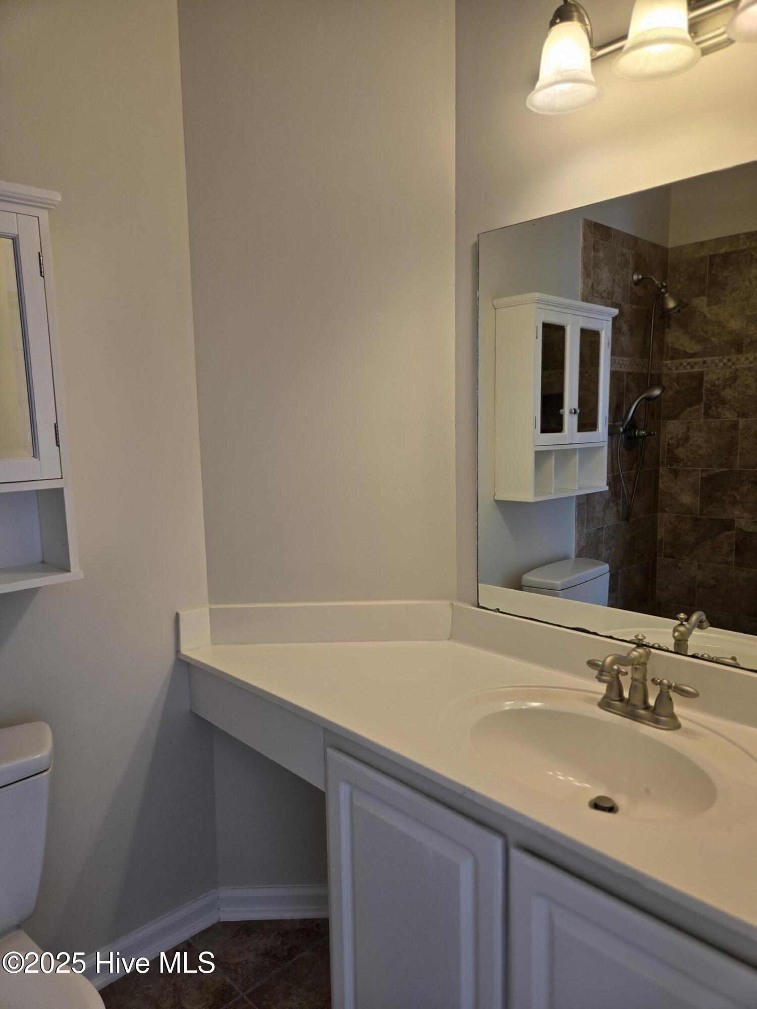 100537725 | Photo 16