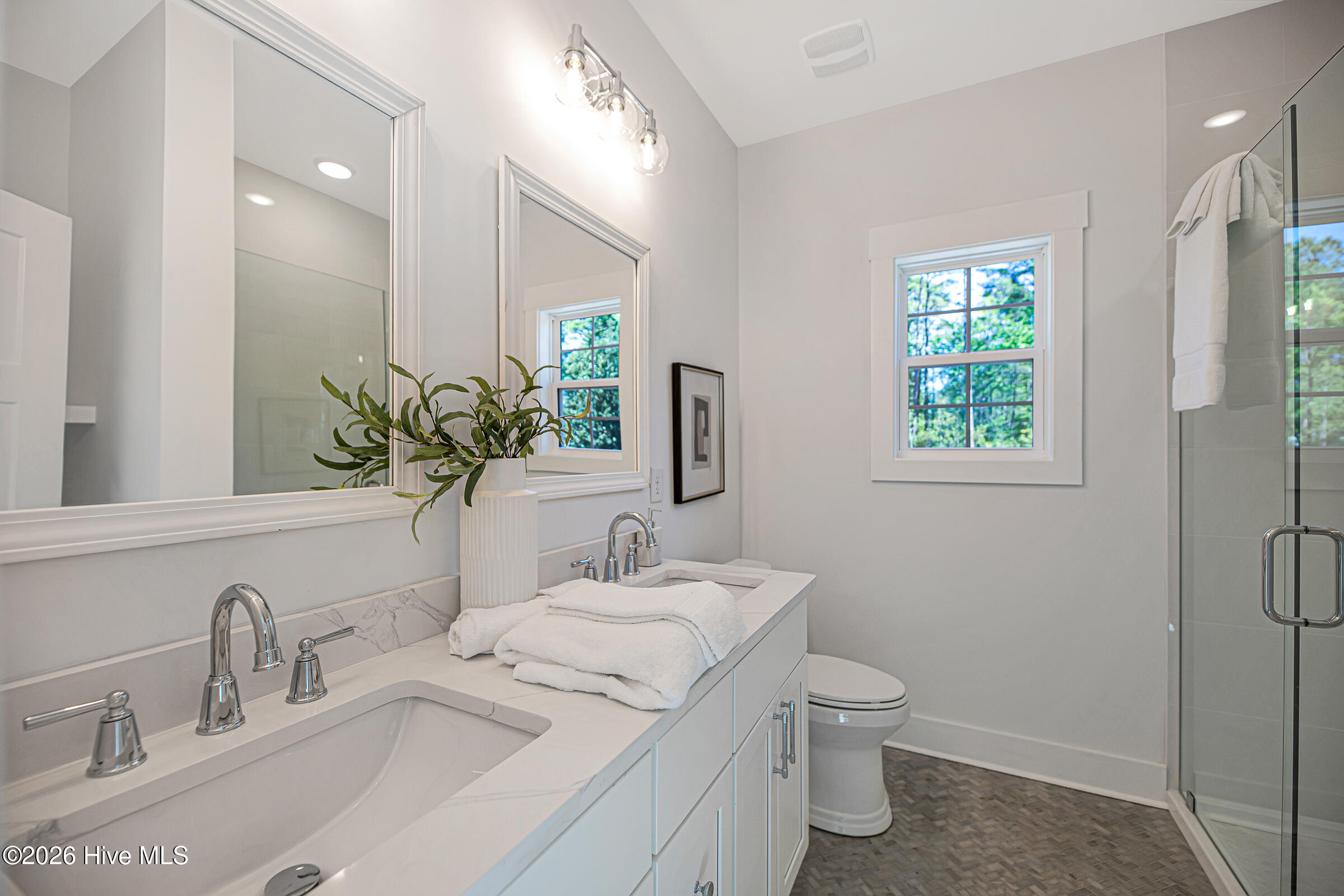 100566497 | Photo 10