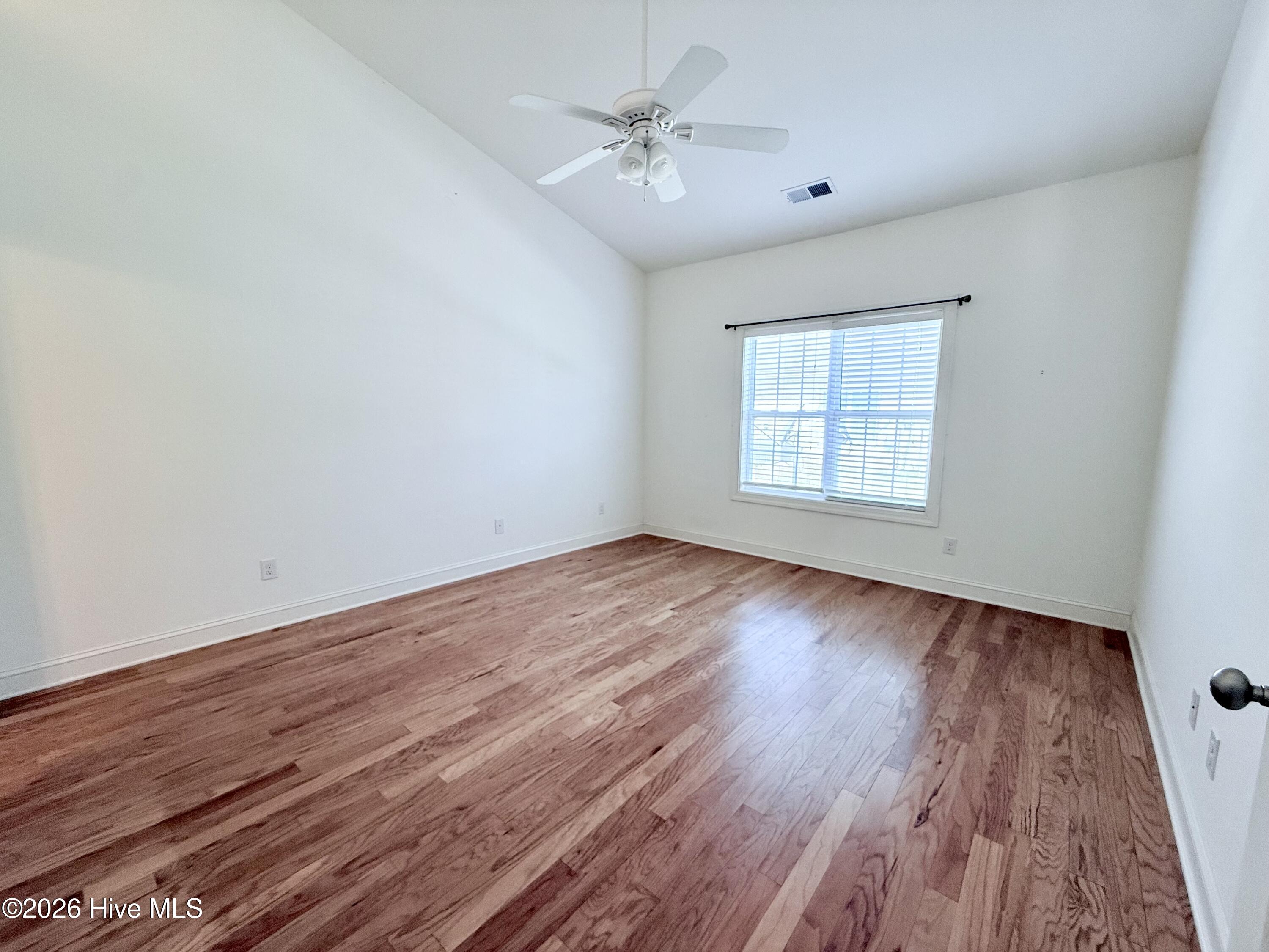 100564897 | Photo 42