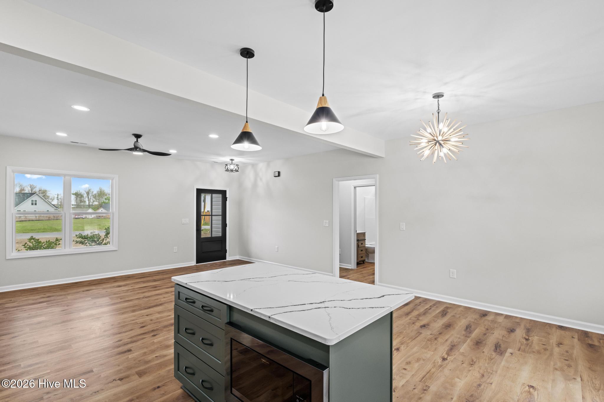 100515007 | Photo 11