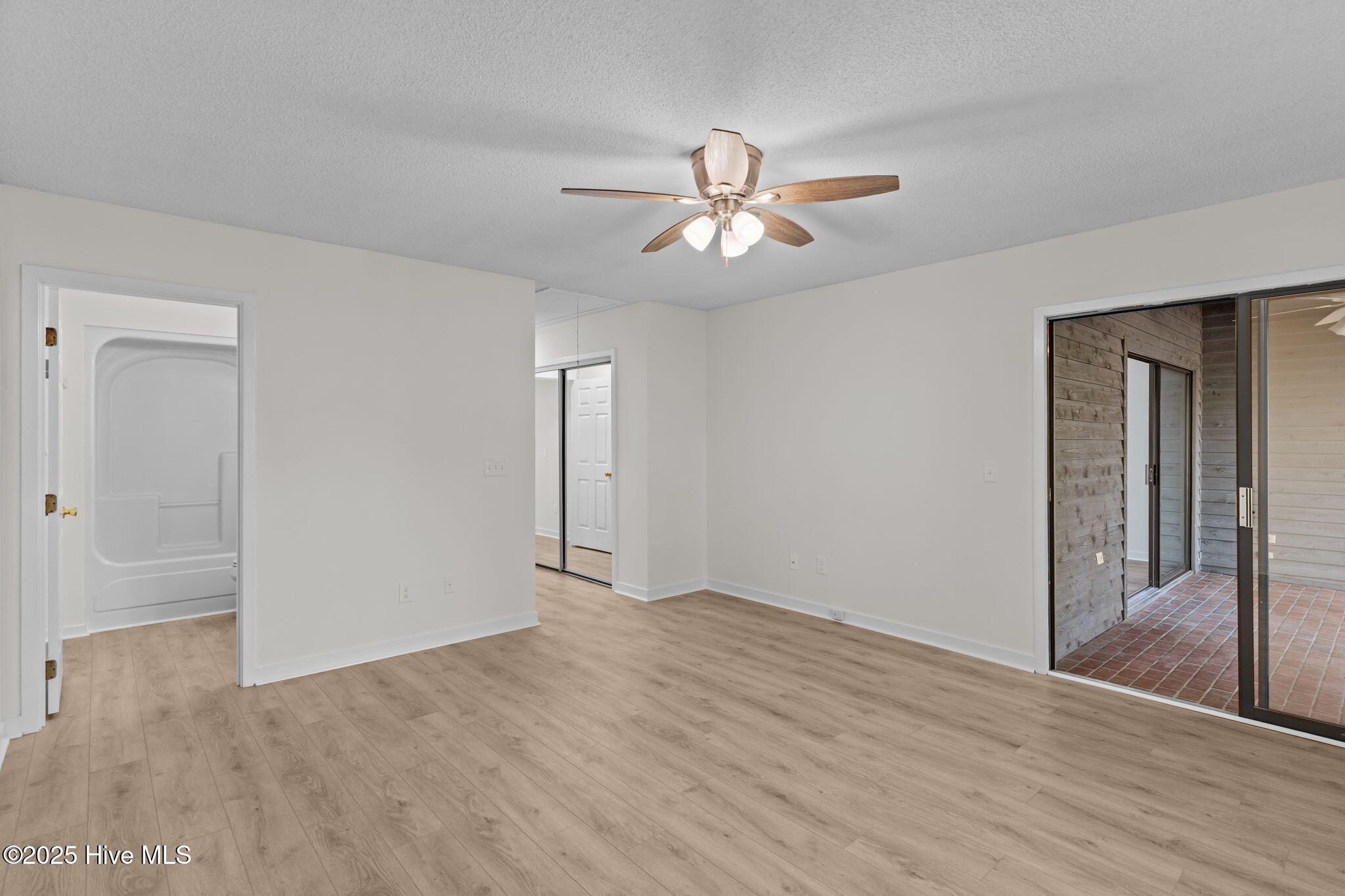 100537867 | Photo 17