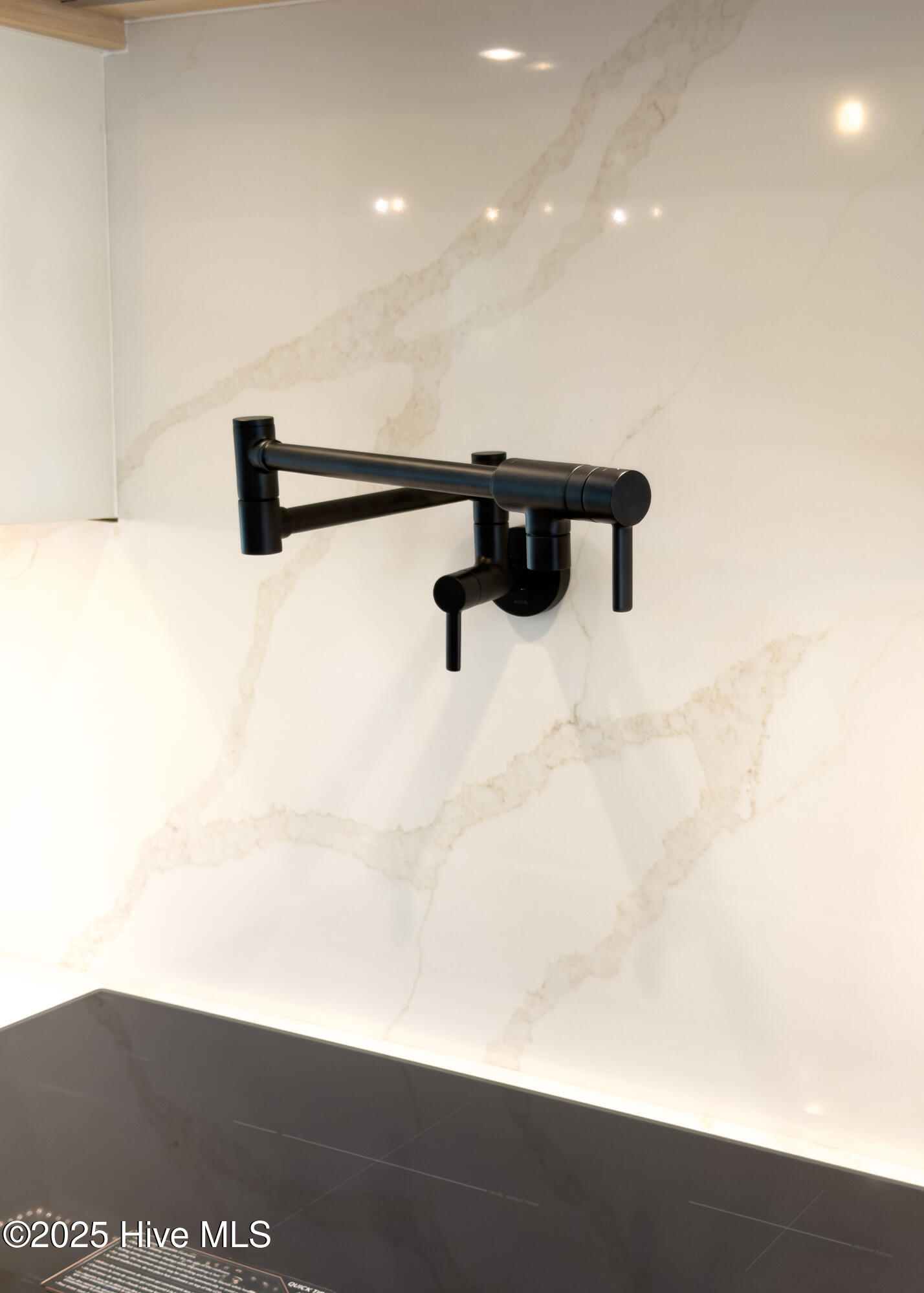 100525288 | Photo 34