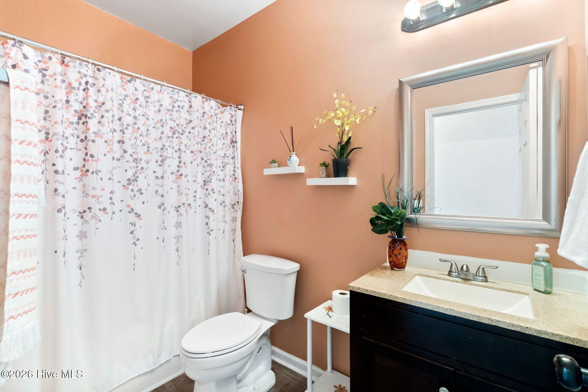 100570513 | Photo 25