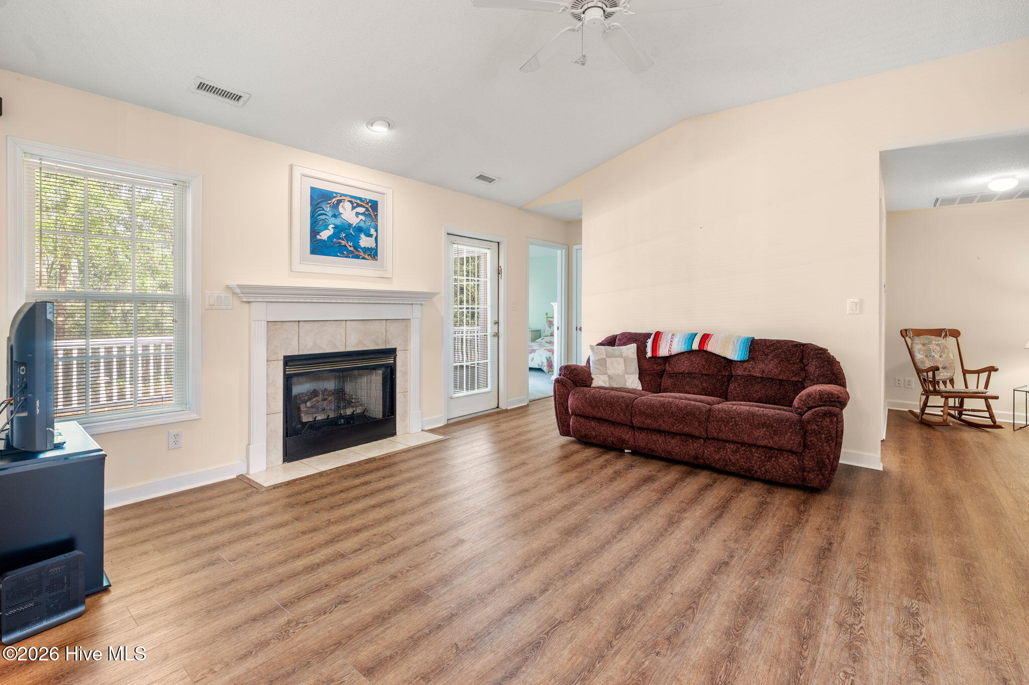 100567184 | Photo 14