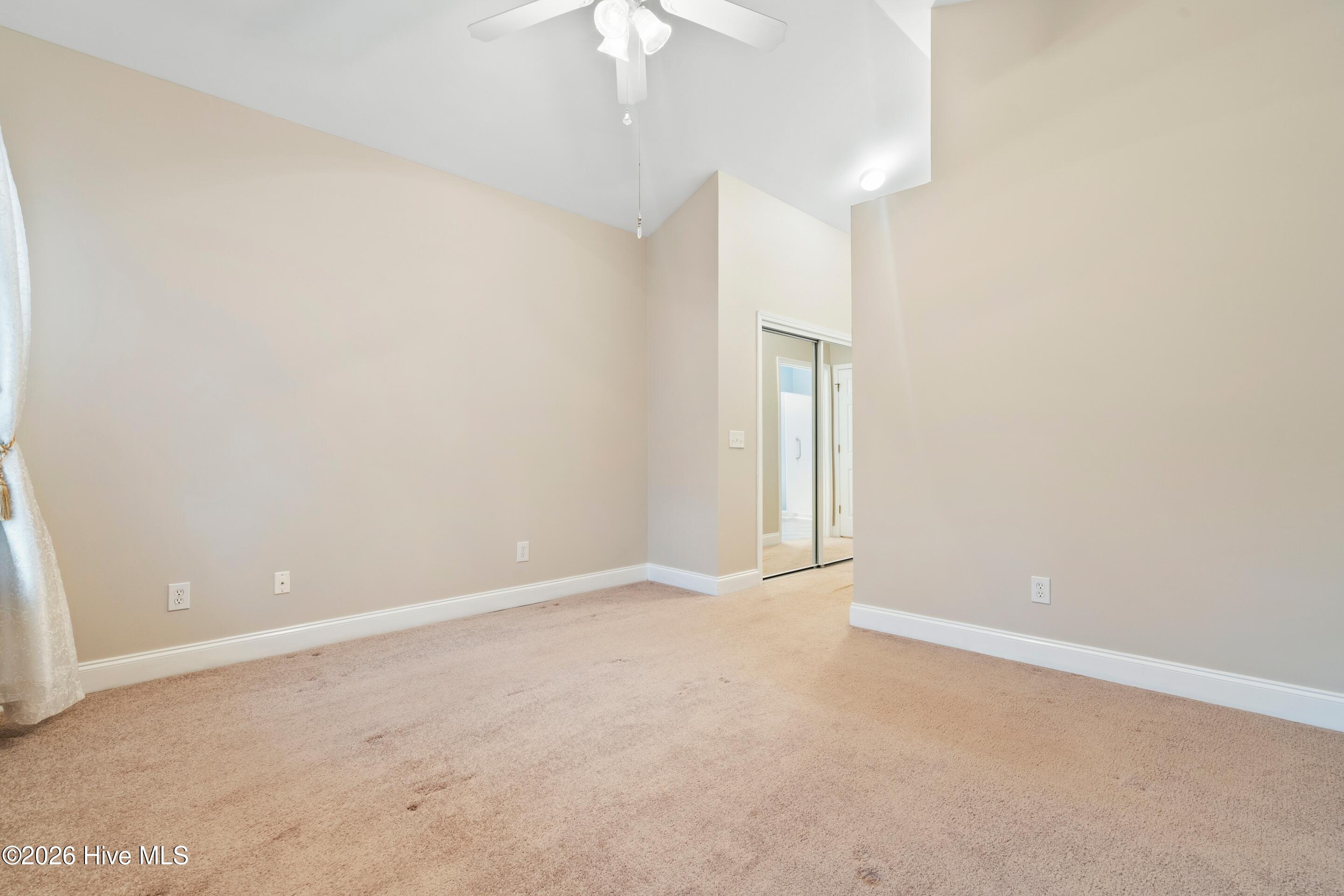 100549608 | Photo 16