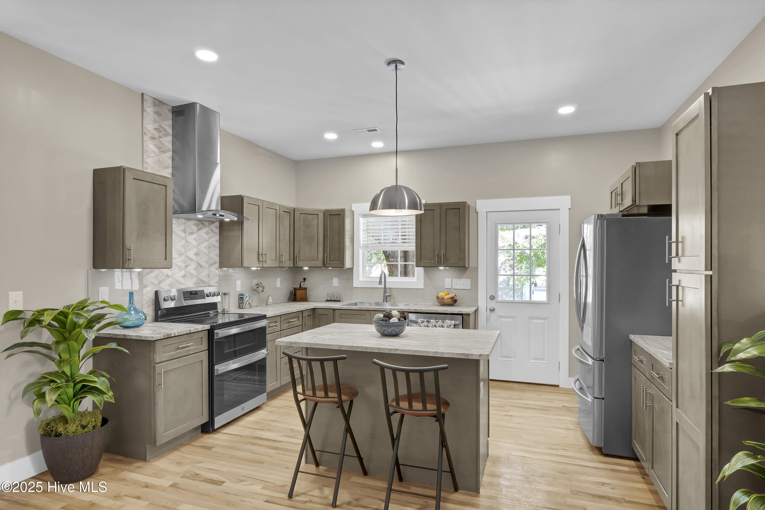 100539058 | Photo 12