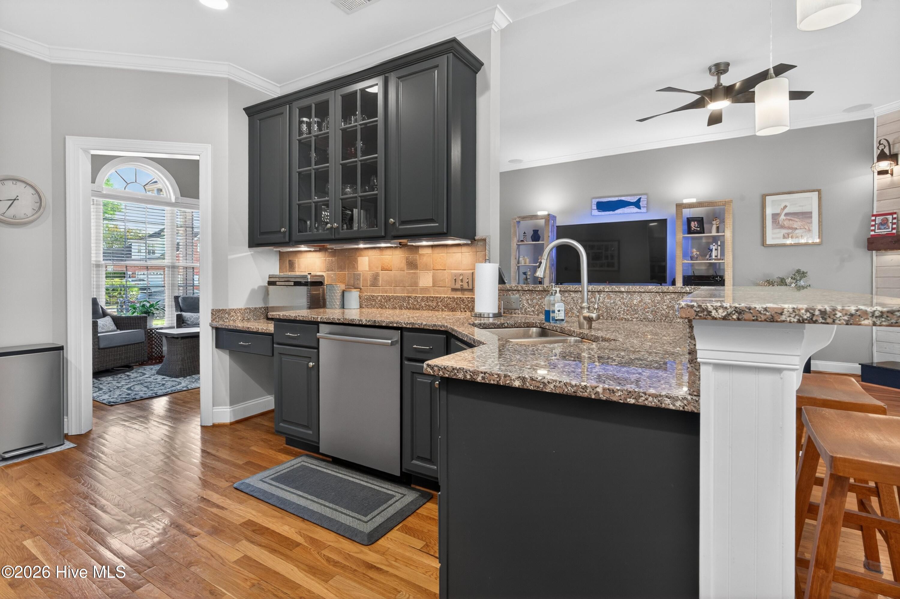 100567726 | Photo 17