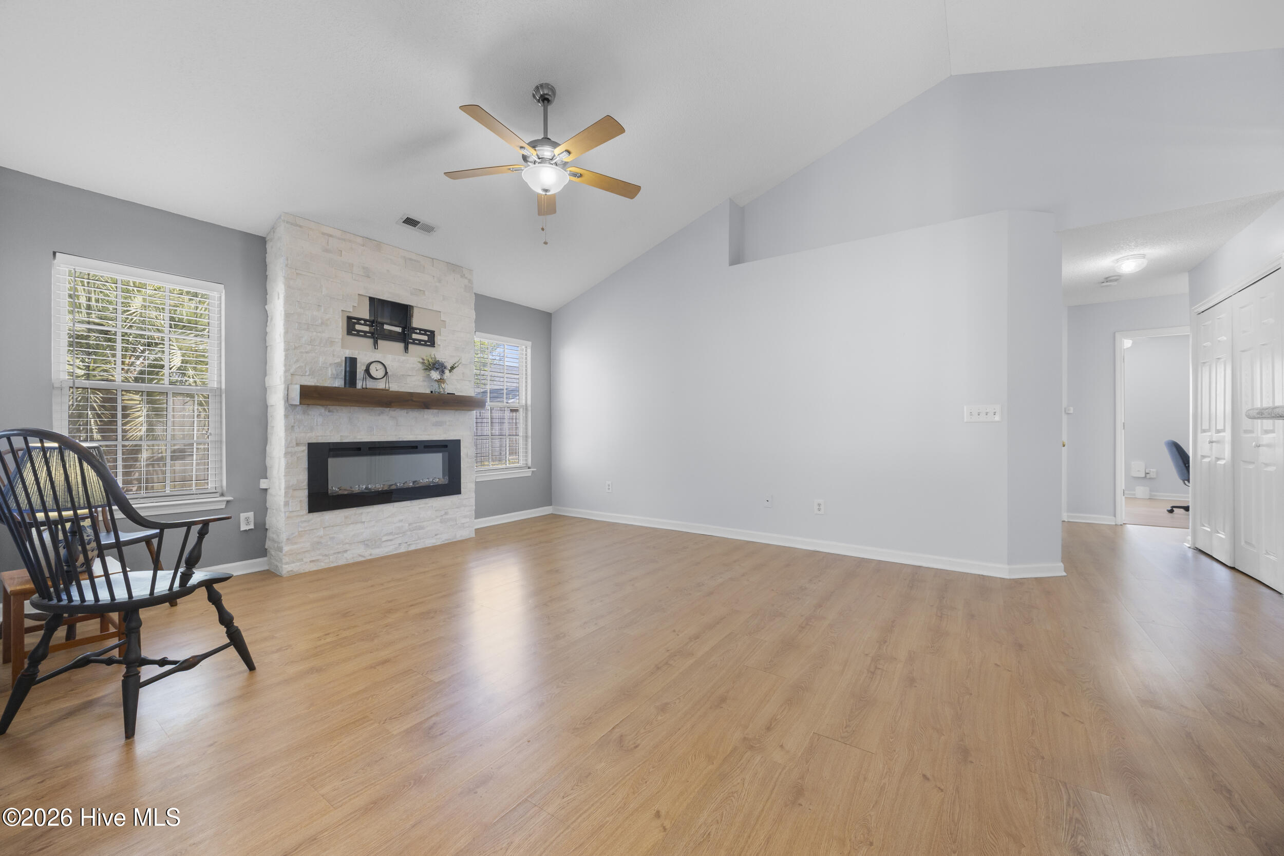 100565263 | Photo 10