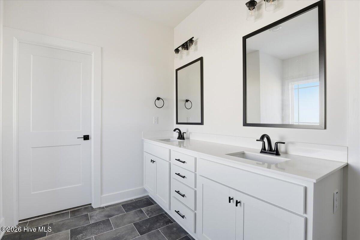 100562630 | Photo 18