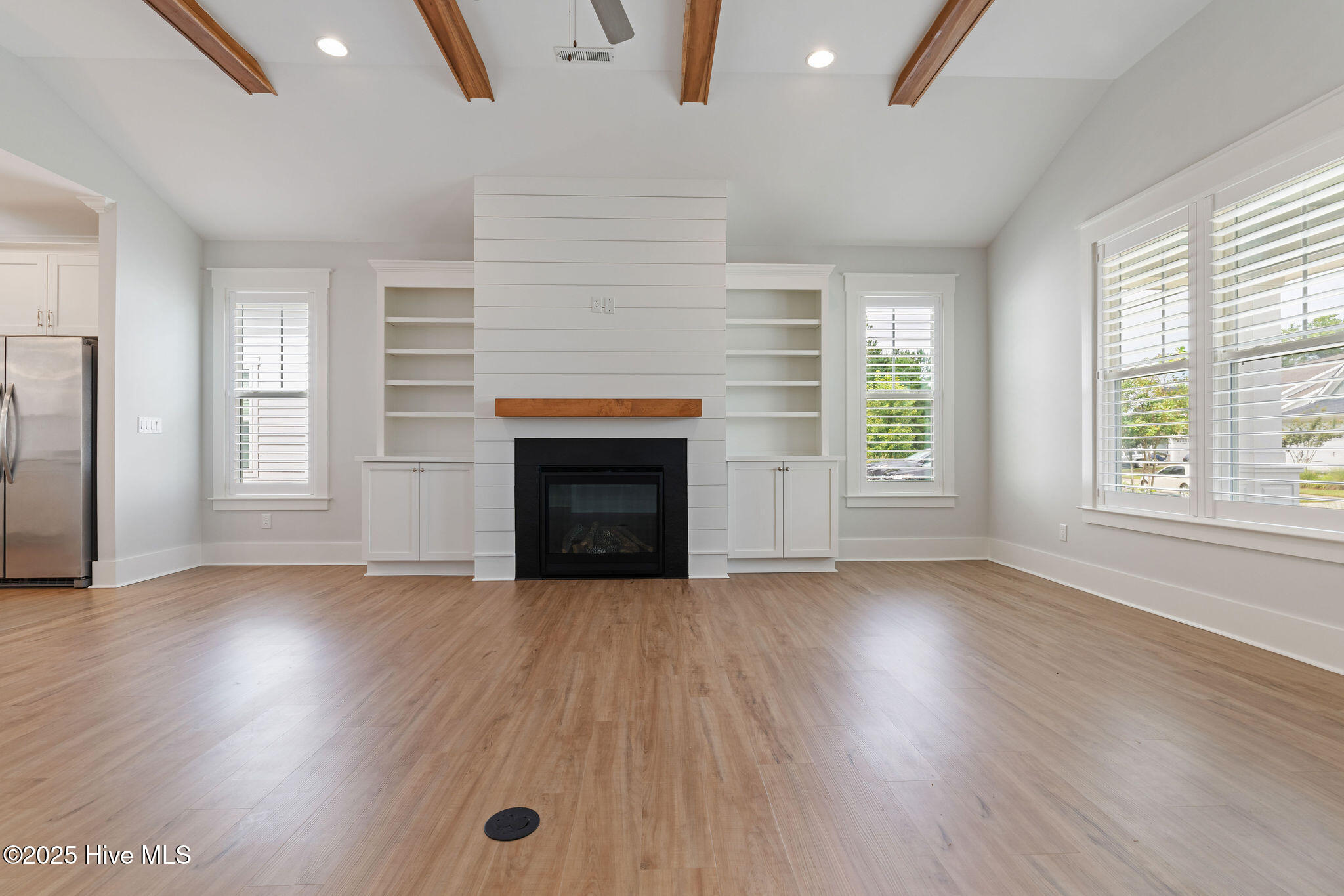 100523892 | Photo 10