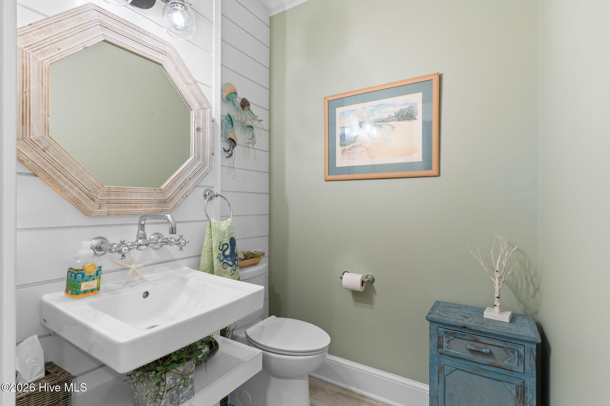 100560975 | Photo 33