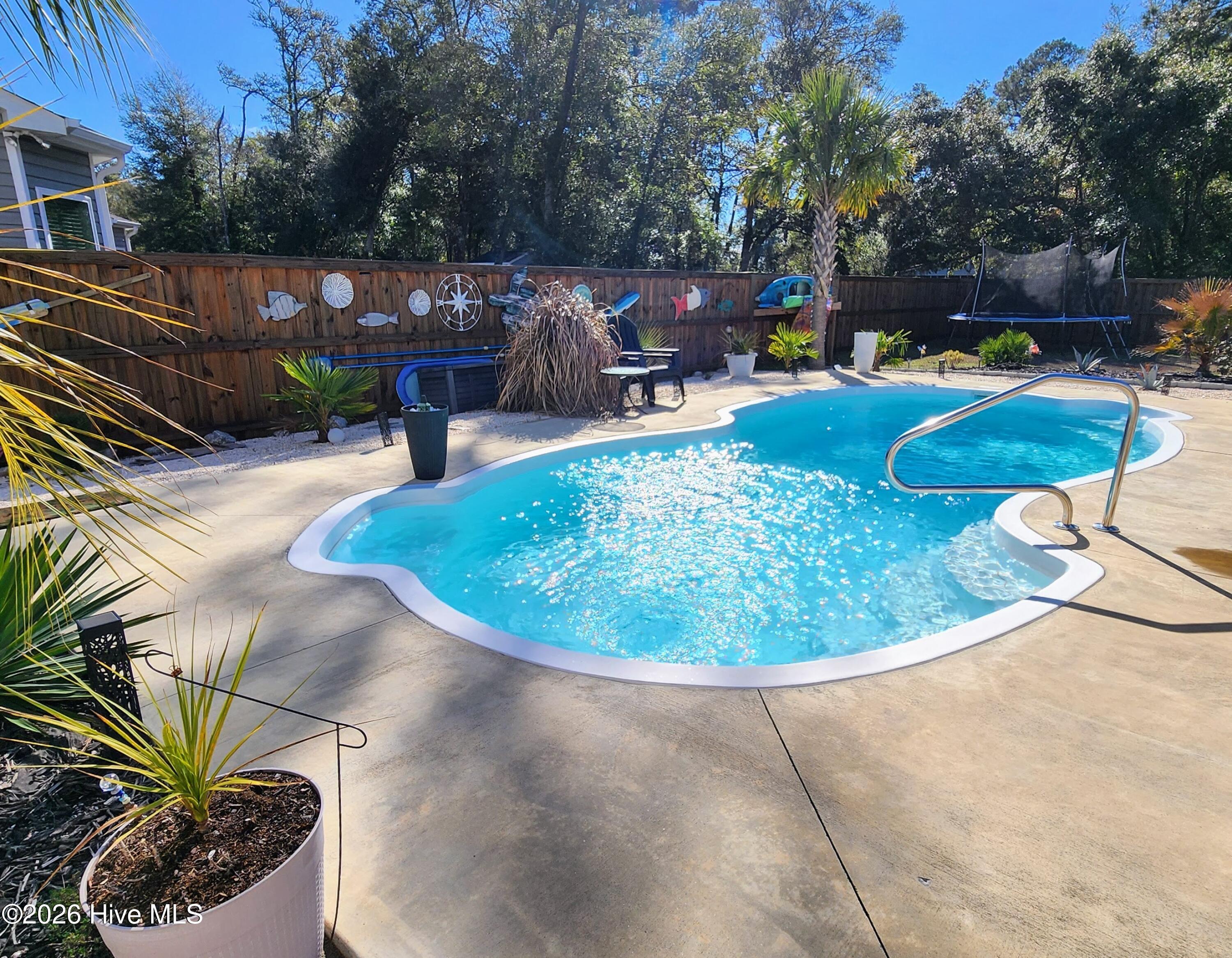 100549443 | Photo 39