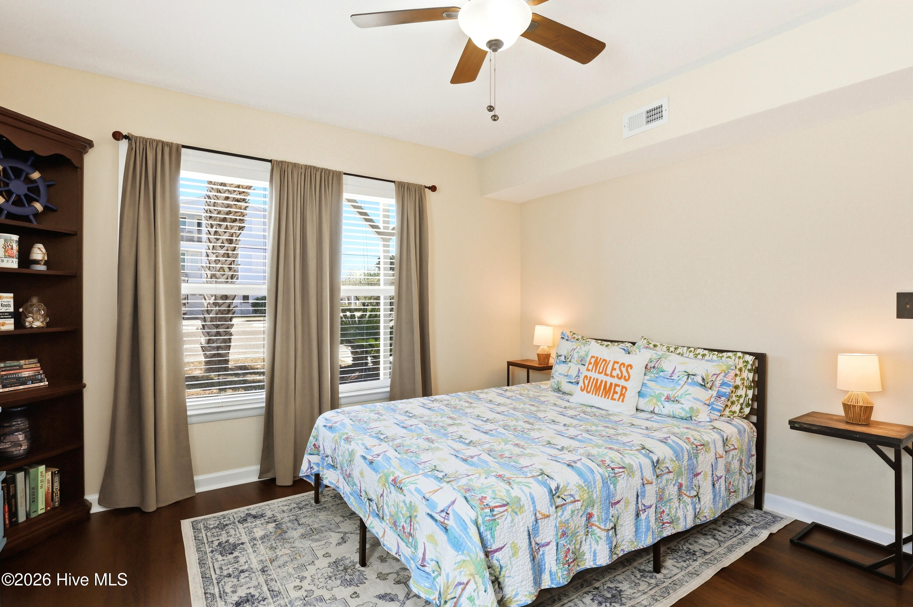 100569412 | Photo 35