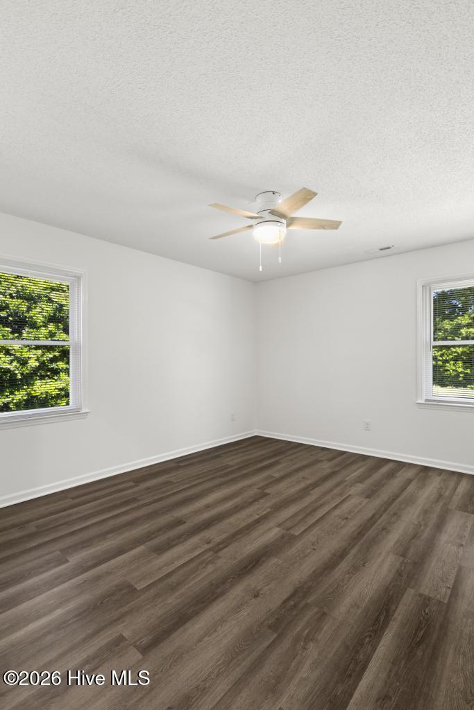 100568069 | Photo 23