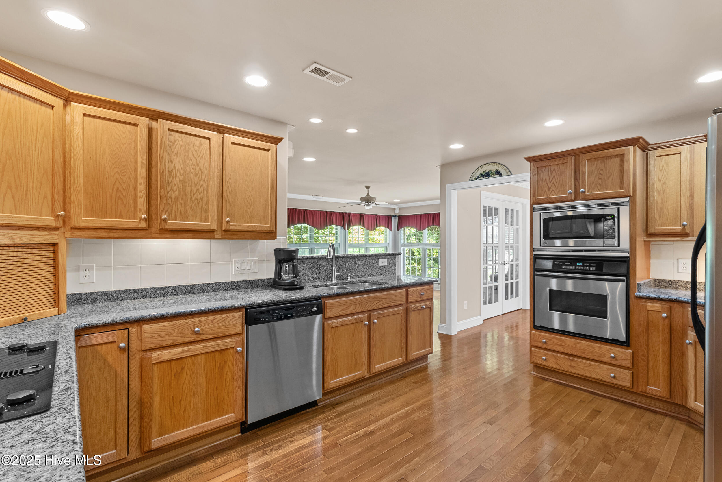 4422 Grey Oaks Court, Wilmington, NC 28412 – photo 14: 16_kitchen