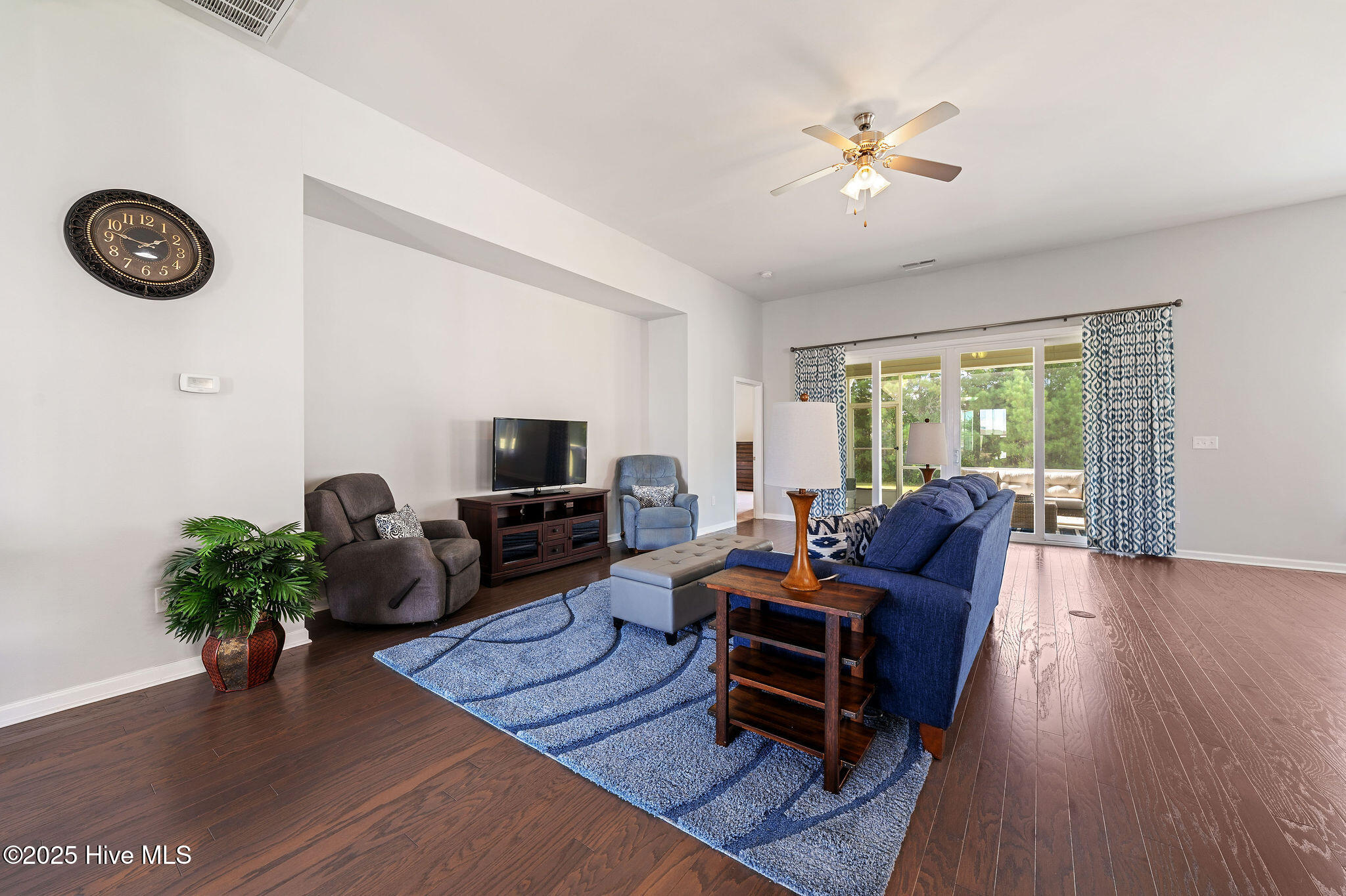 100550824 | Photo 16