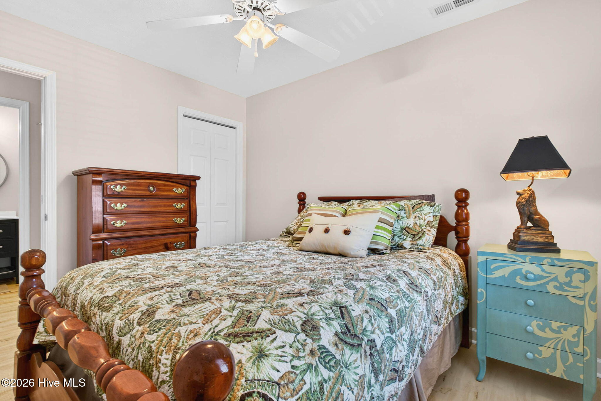 100543046 | Photo 26