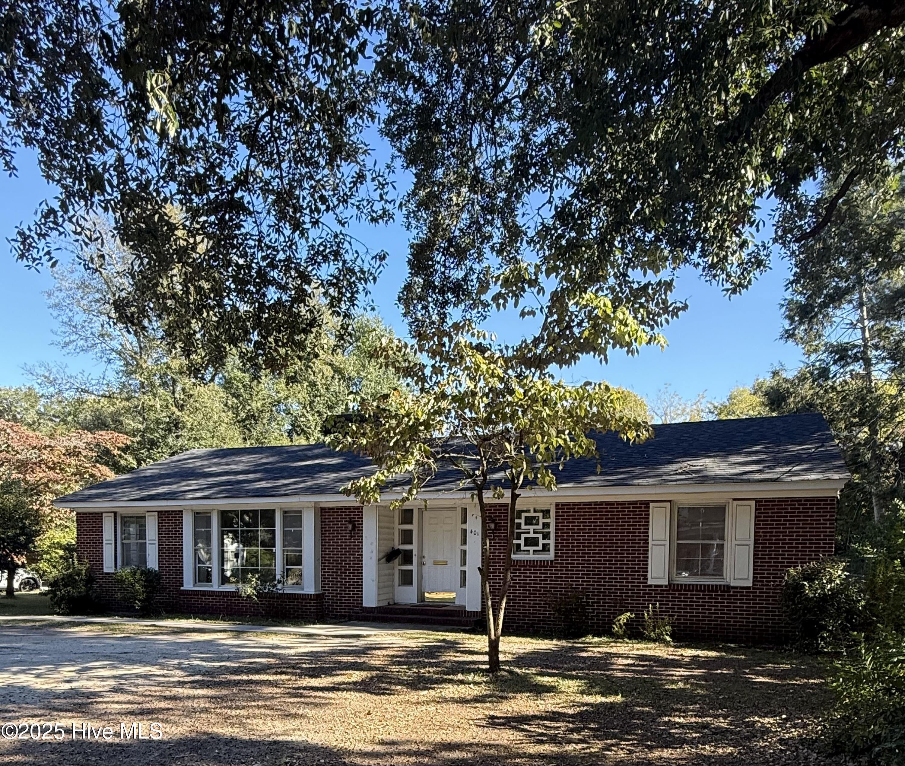 Homes for sale in Hamlet, NC | 401 Marlboro St, Hamlet, NC 28345 | MLS# 100536551