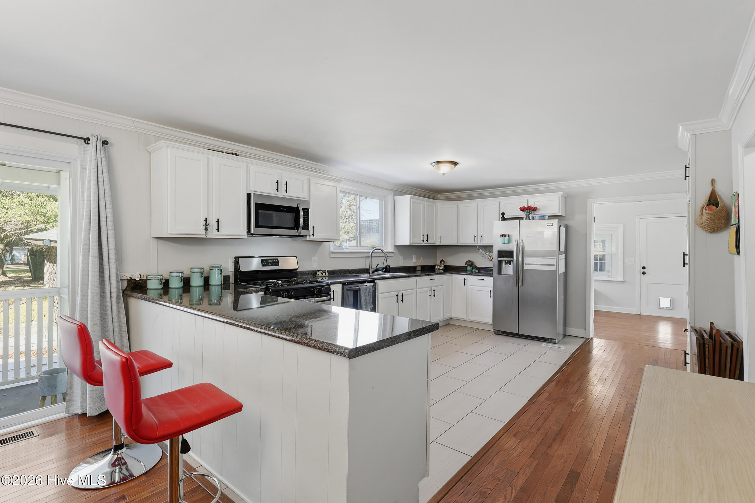 100551685 | Photo 12