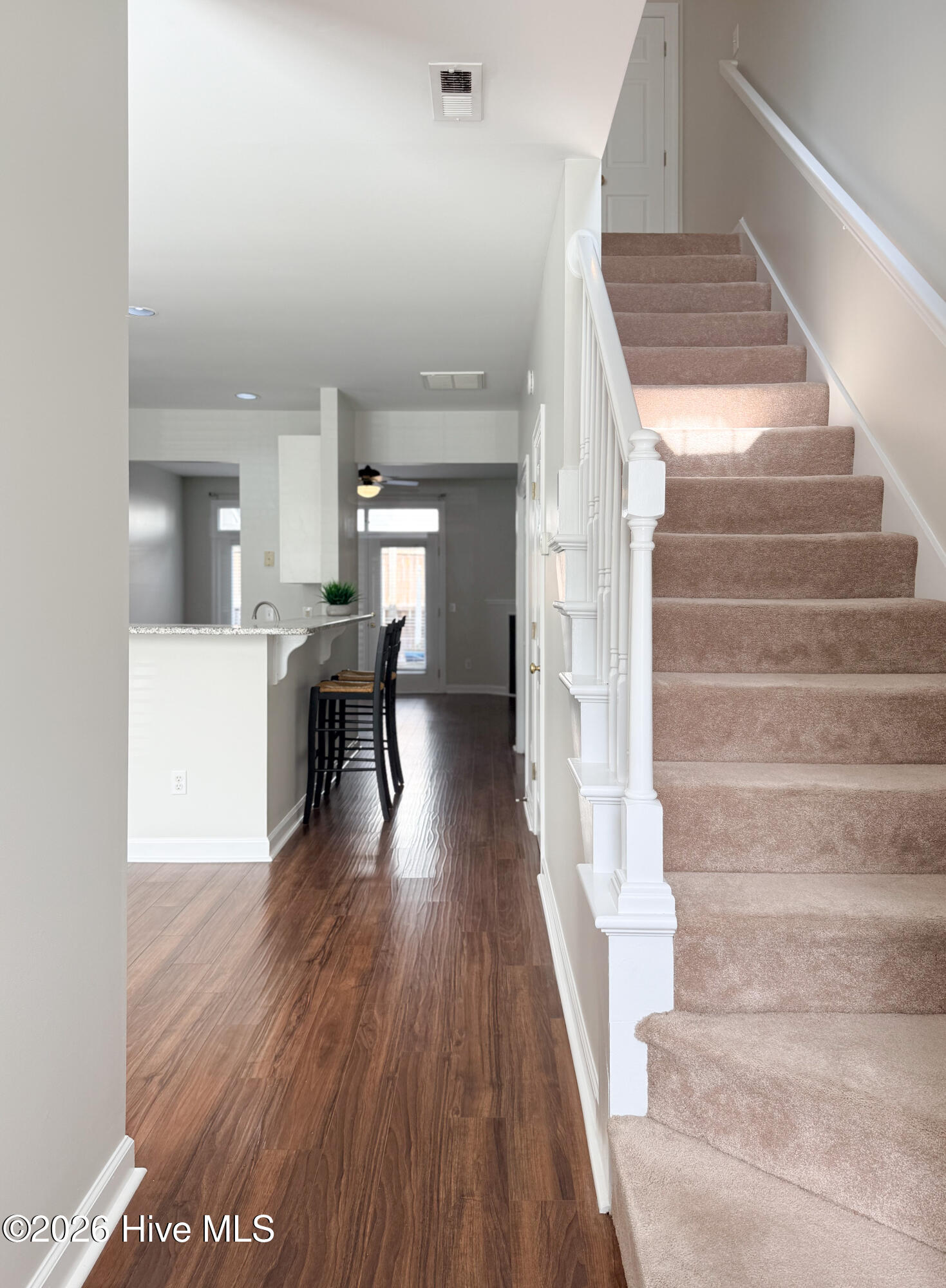 100565370 | Photo 26