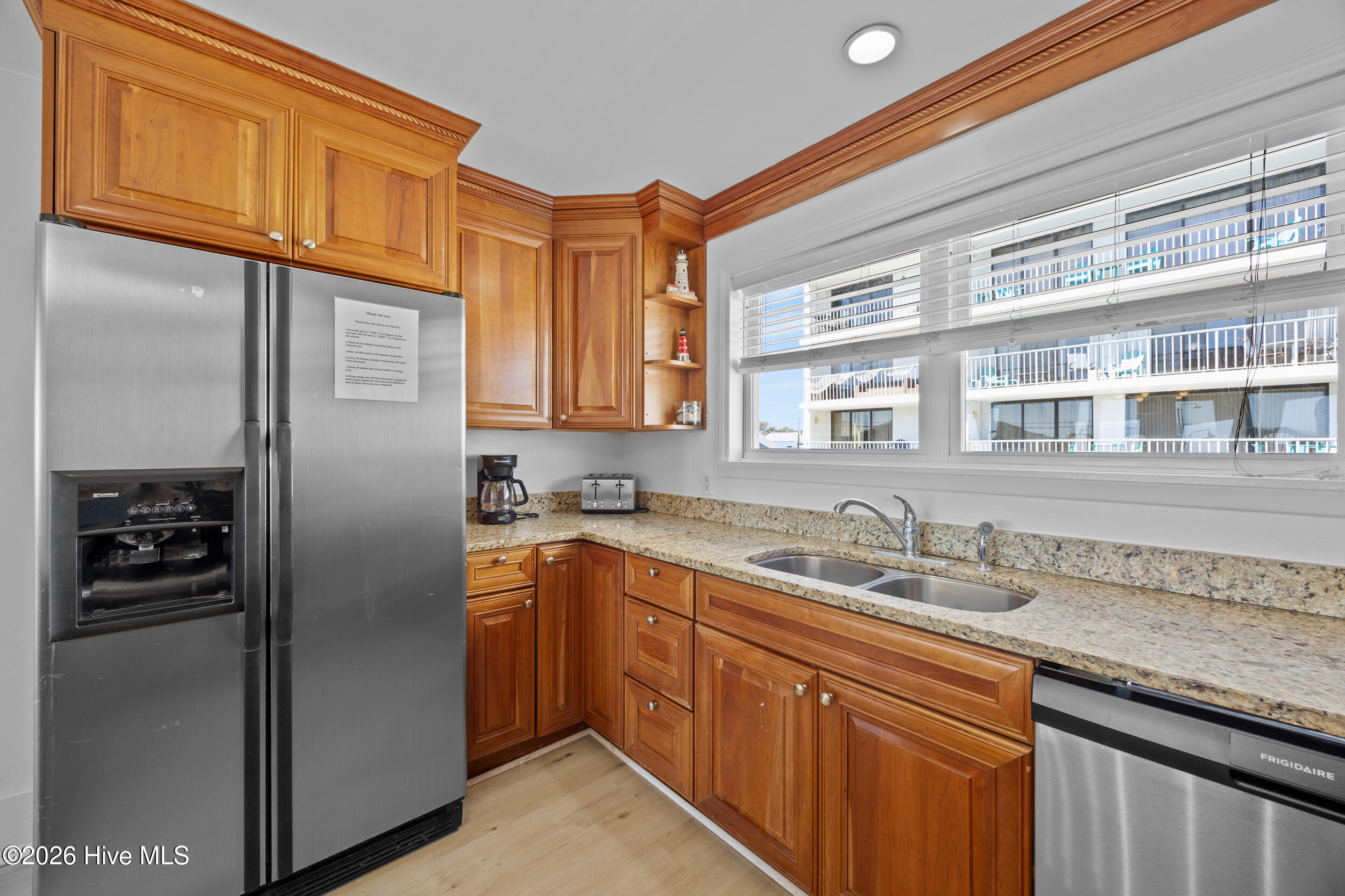 100561648 | Photo 48