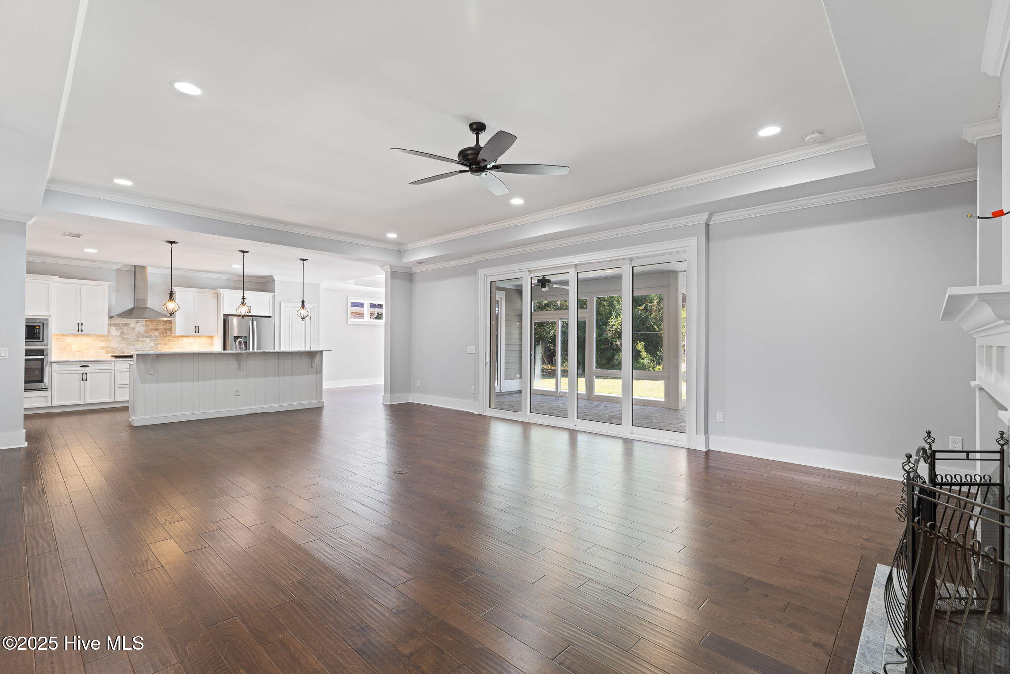 100542044 | Photo 11