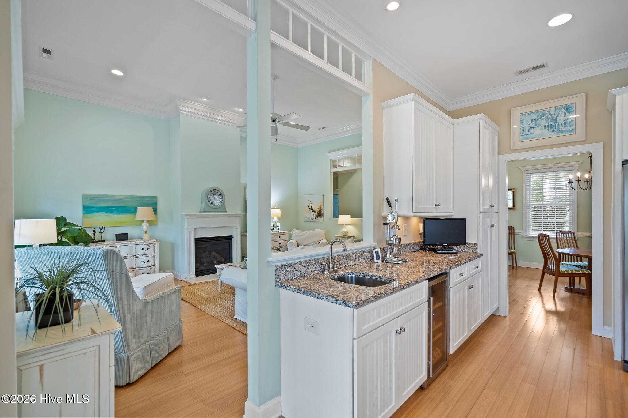 100560775 | Photo 12