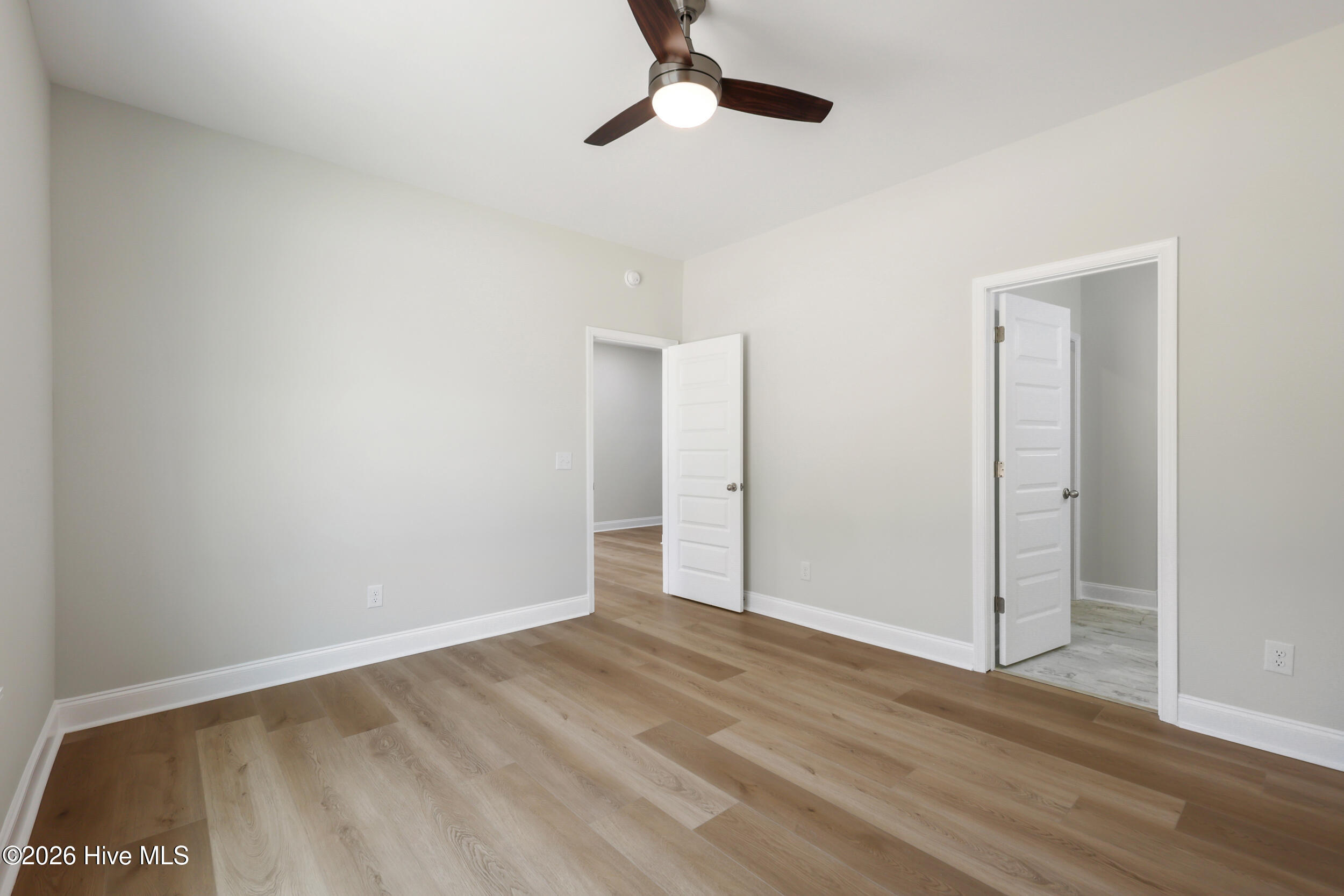 100558641 | Photo 19