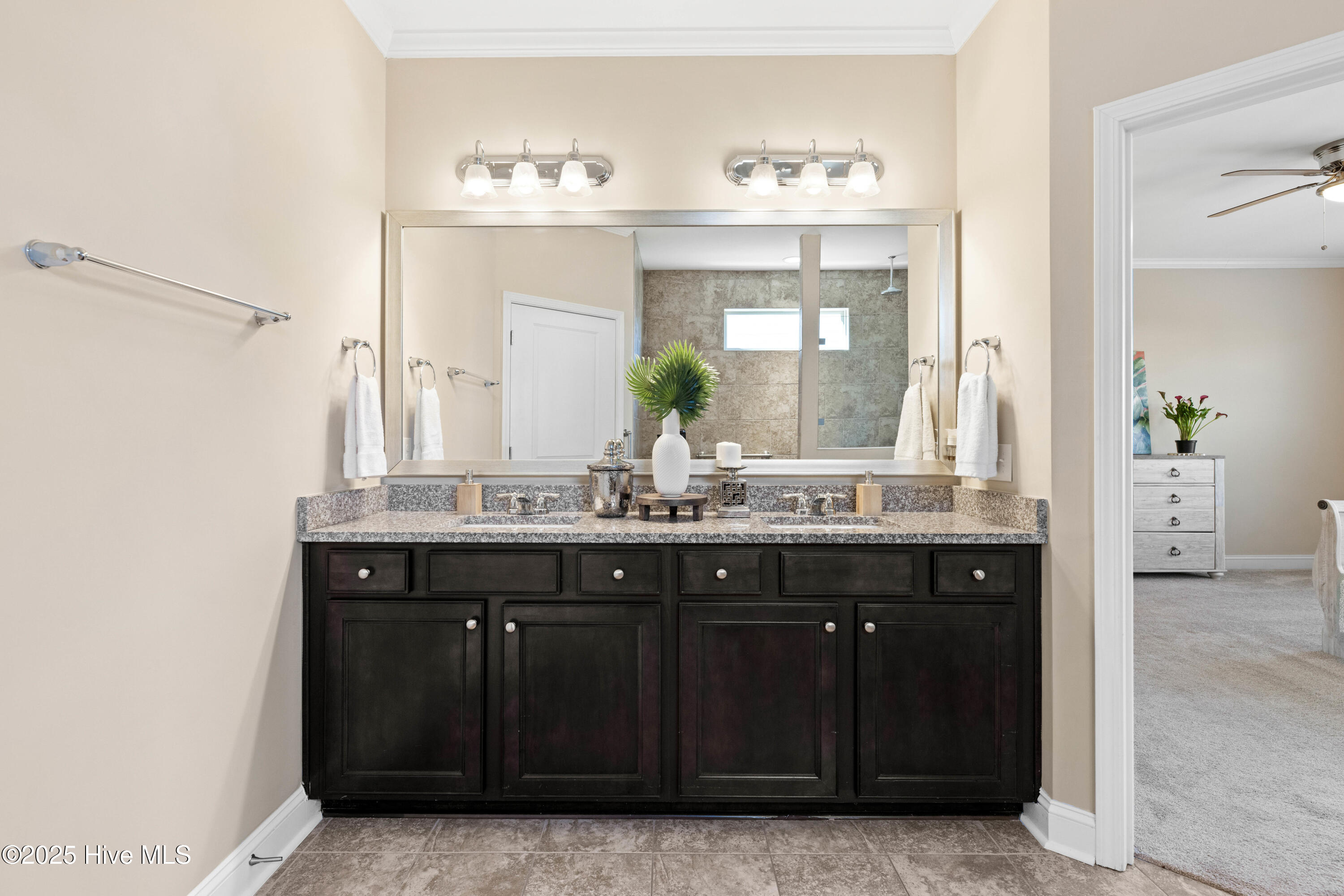 100476655 | Photo 26