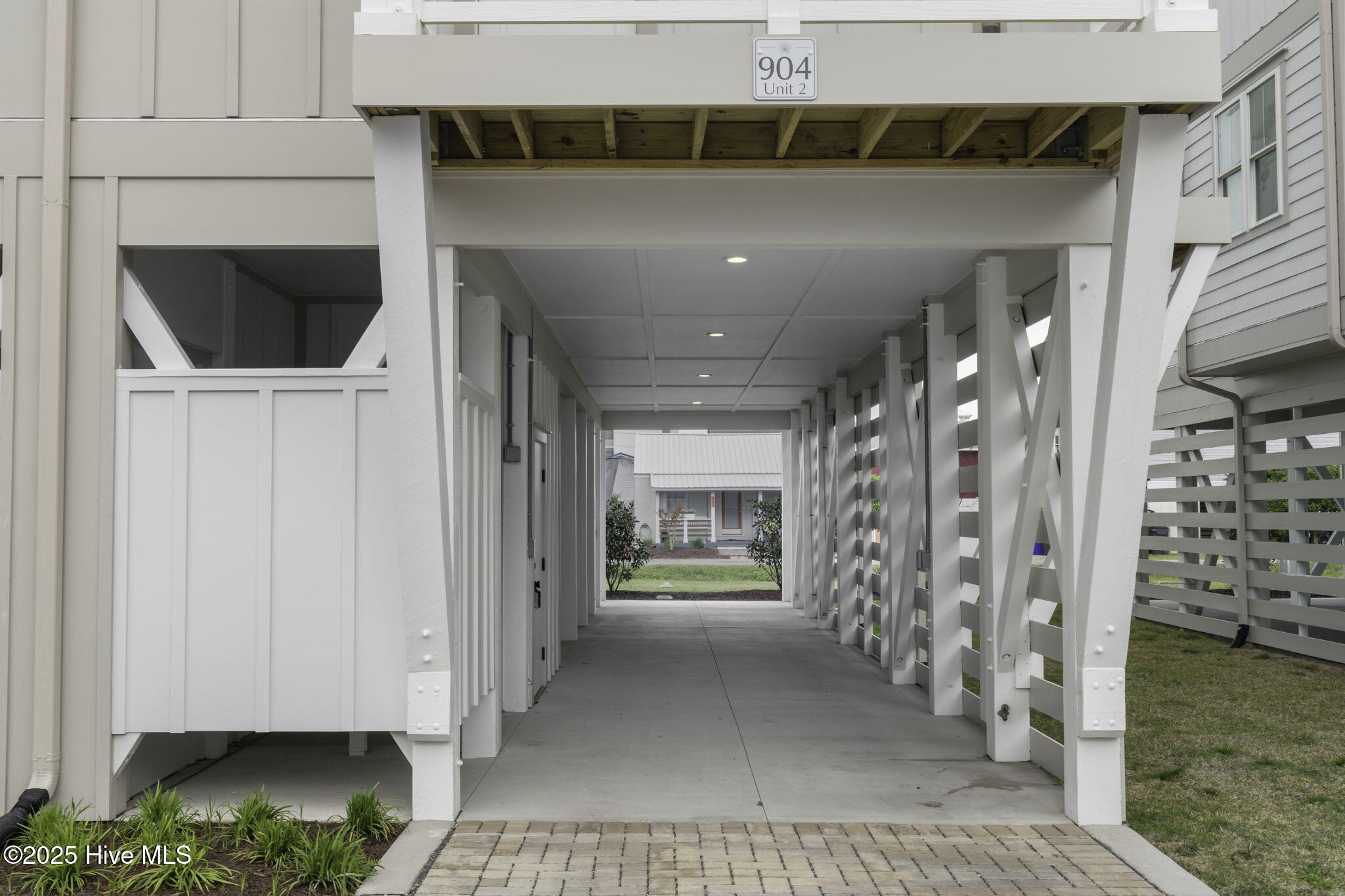 100519689 | Photo 54