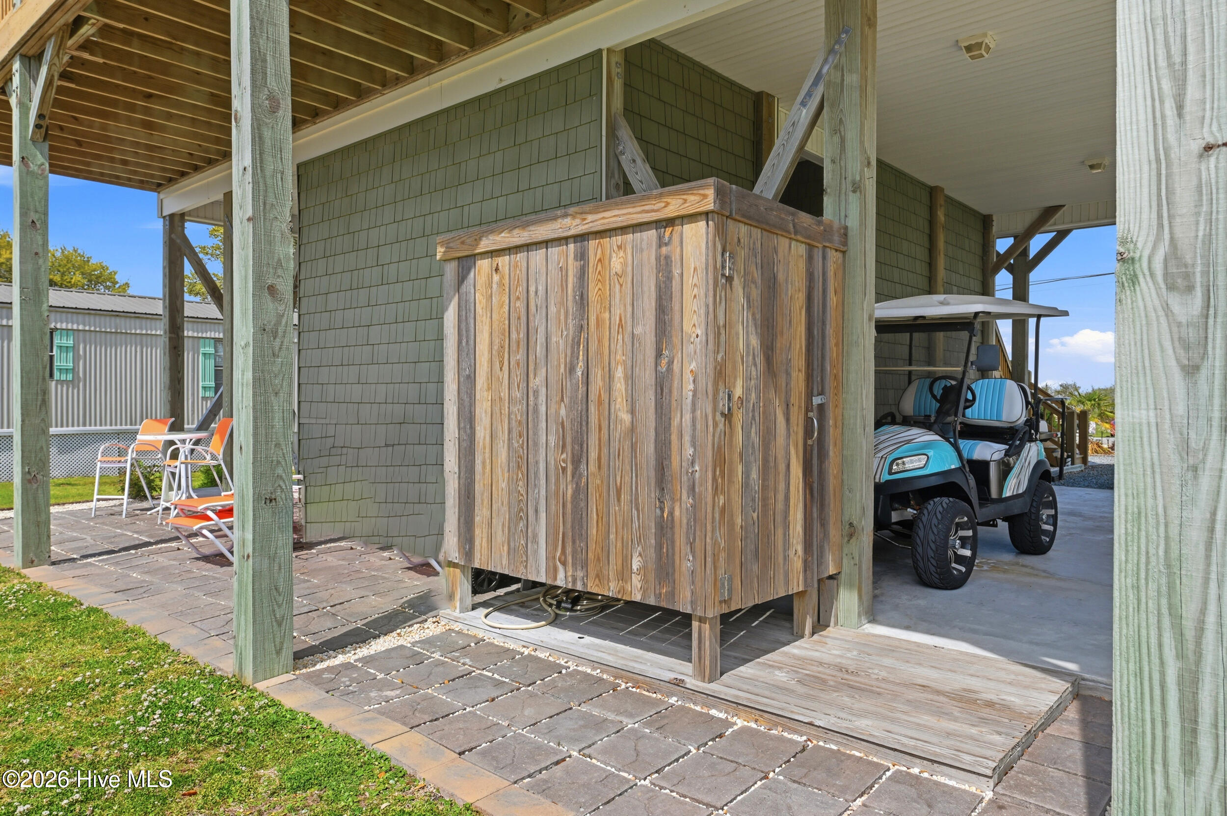 100566113 | Photo 37