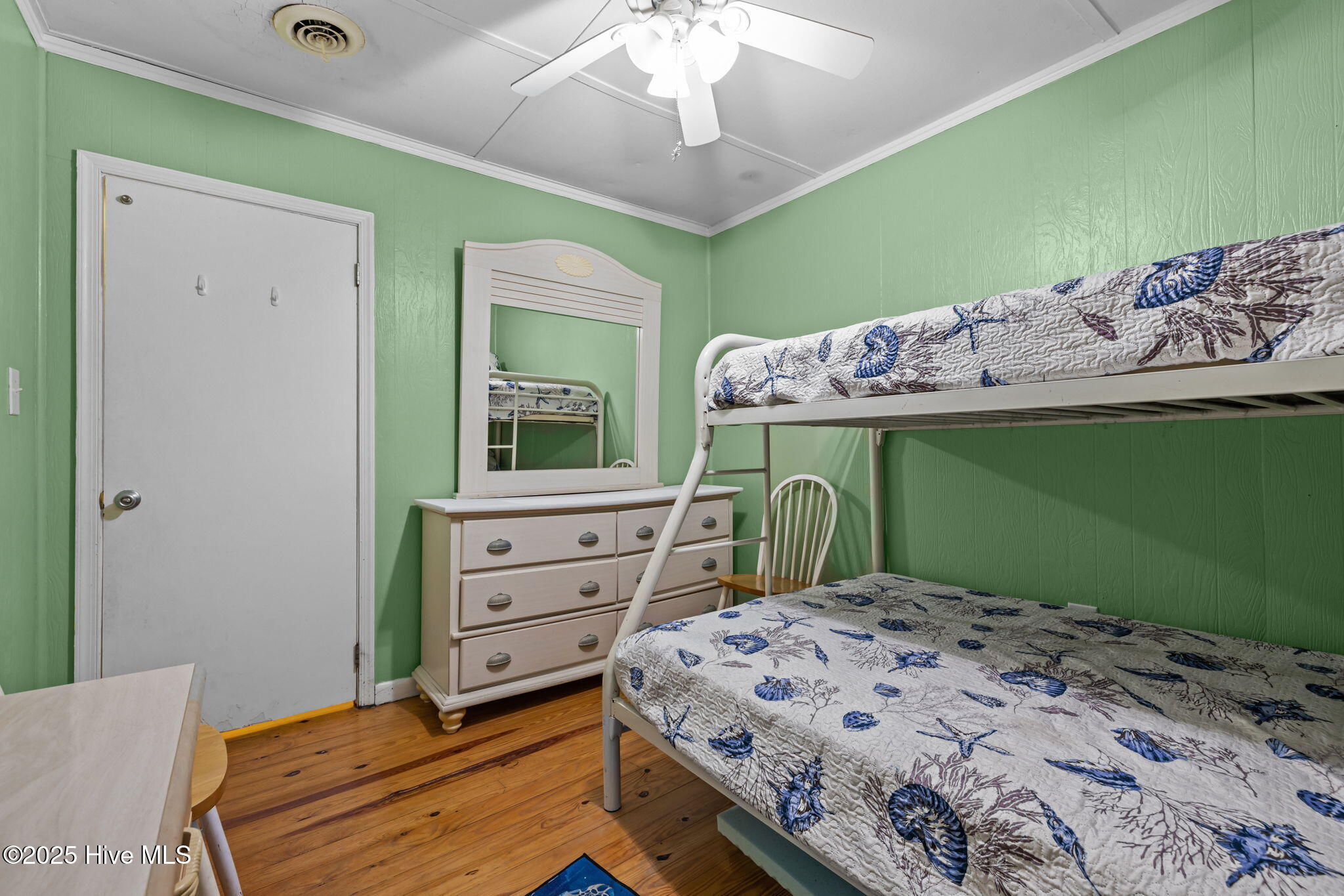 100535776 | Photo 34