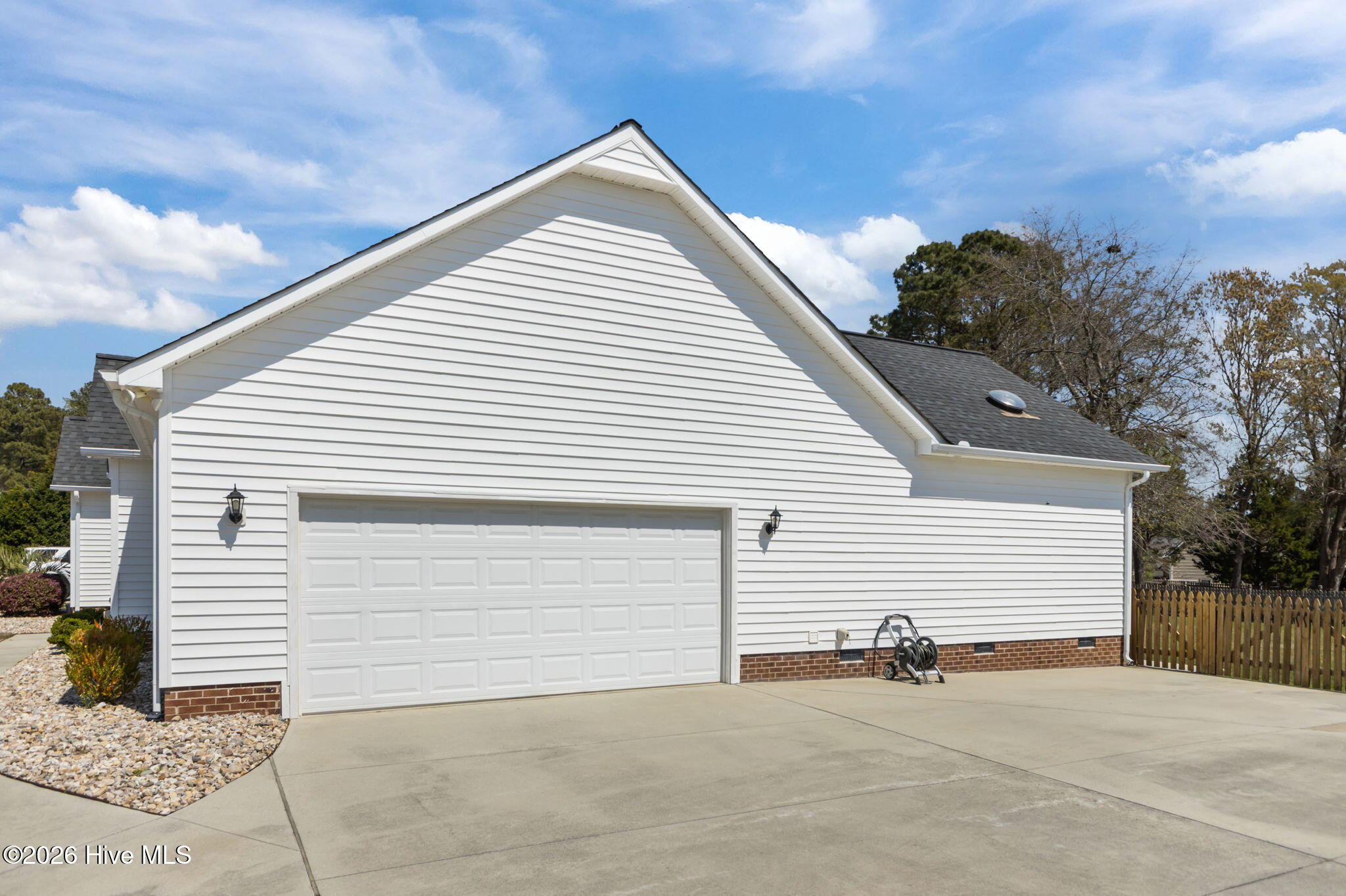 100561719 | Photo 41