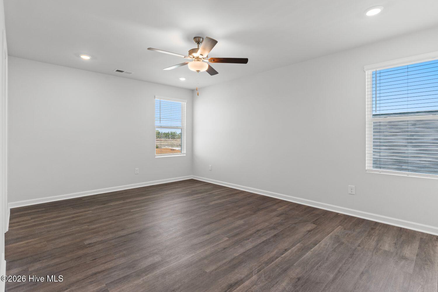 100535209 | Photo 37