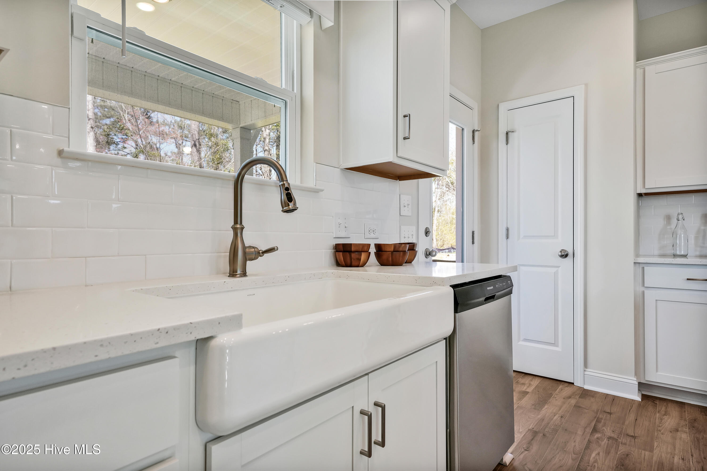 100535956 | Photo 17