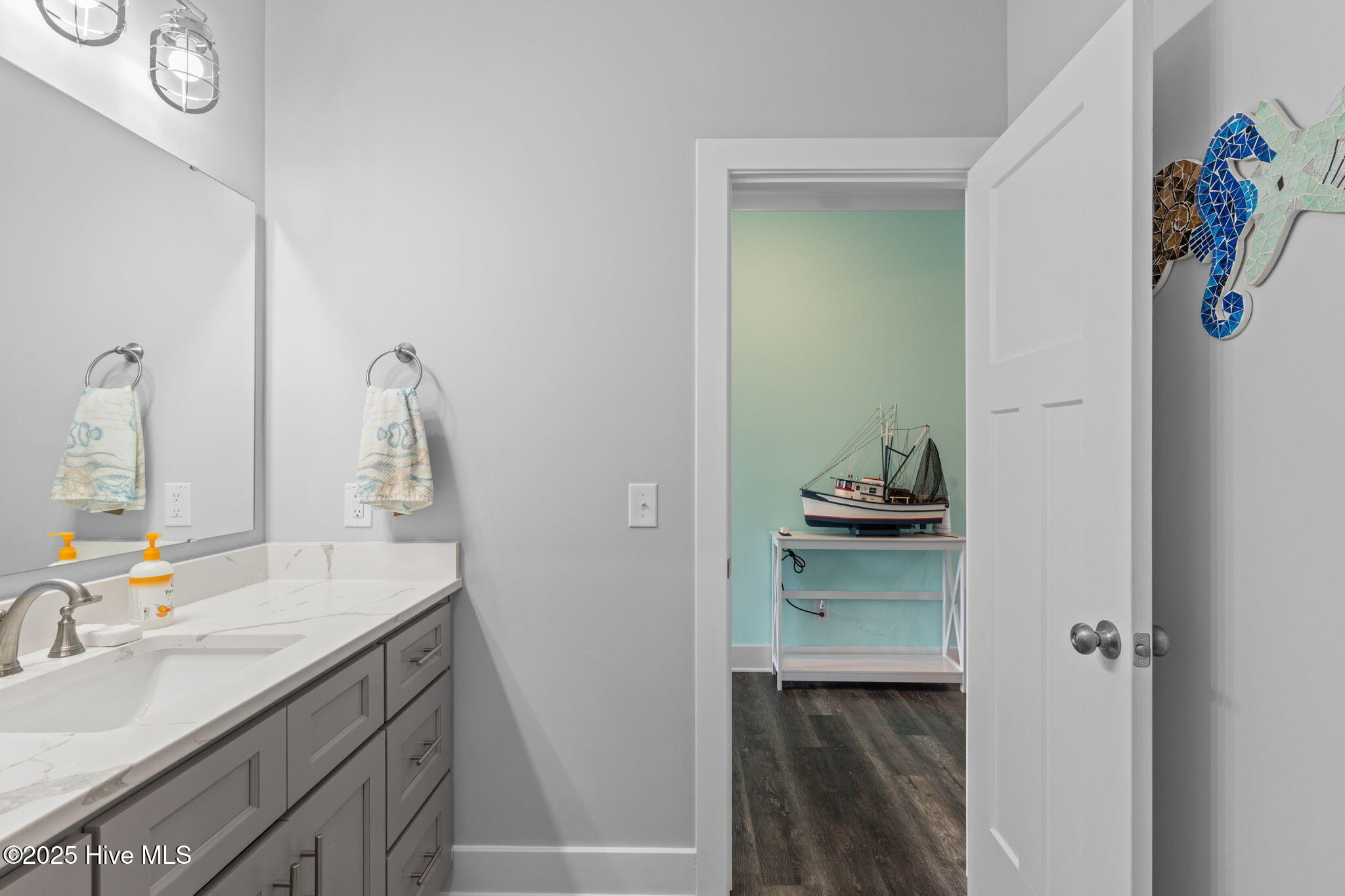 100527753 | Photo 62