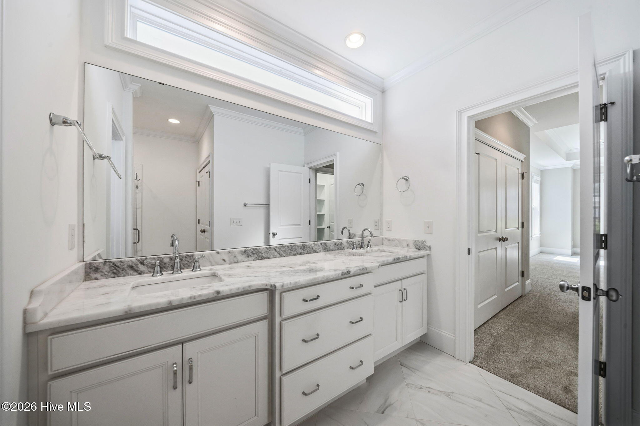 100567519 | Photo 26