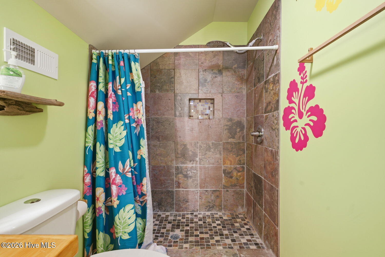 100555679 | Photo 46