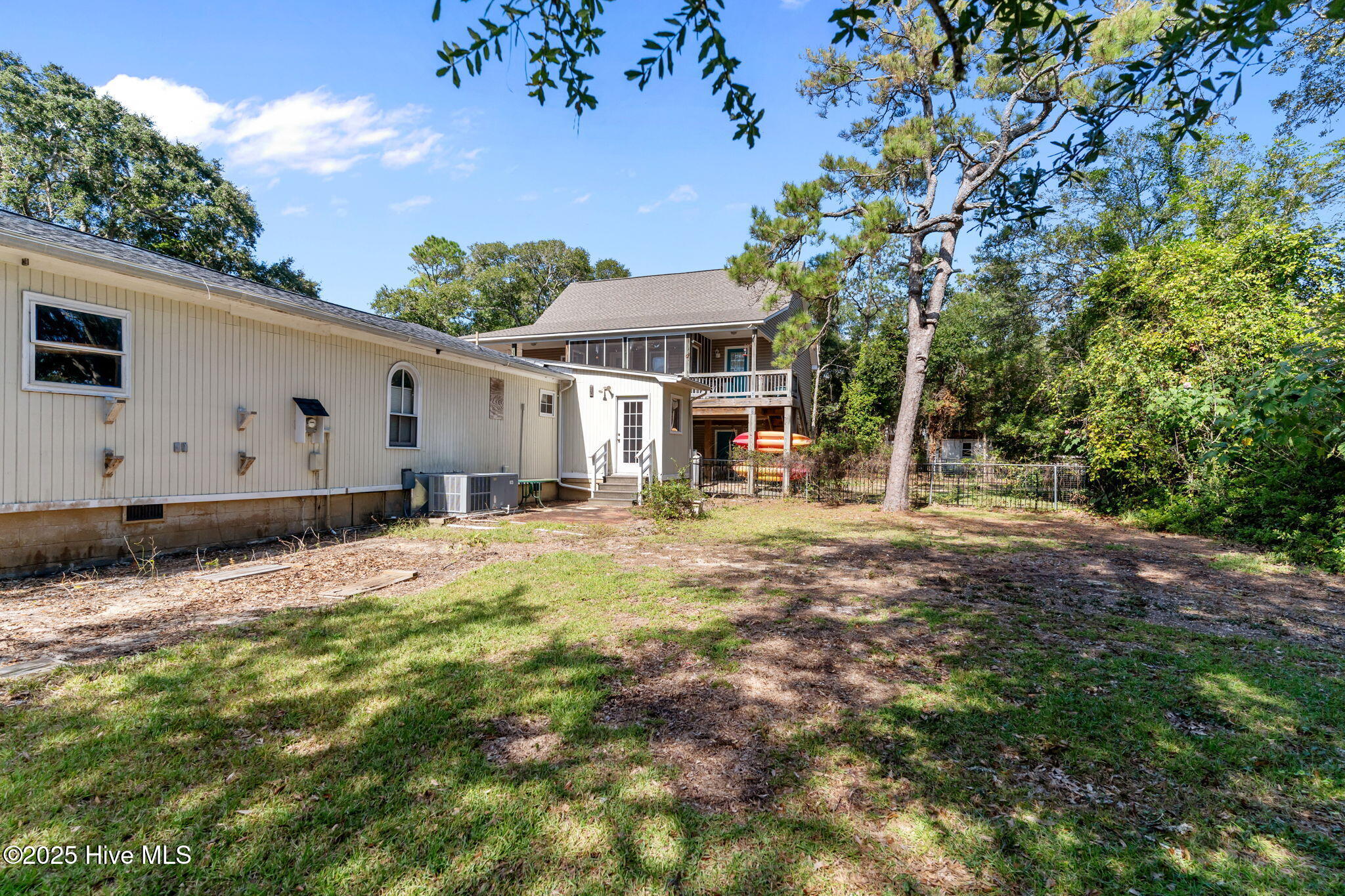 100536302 | Photo 11