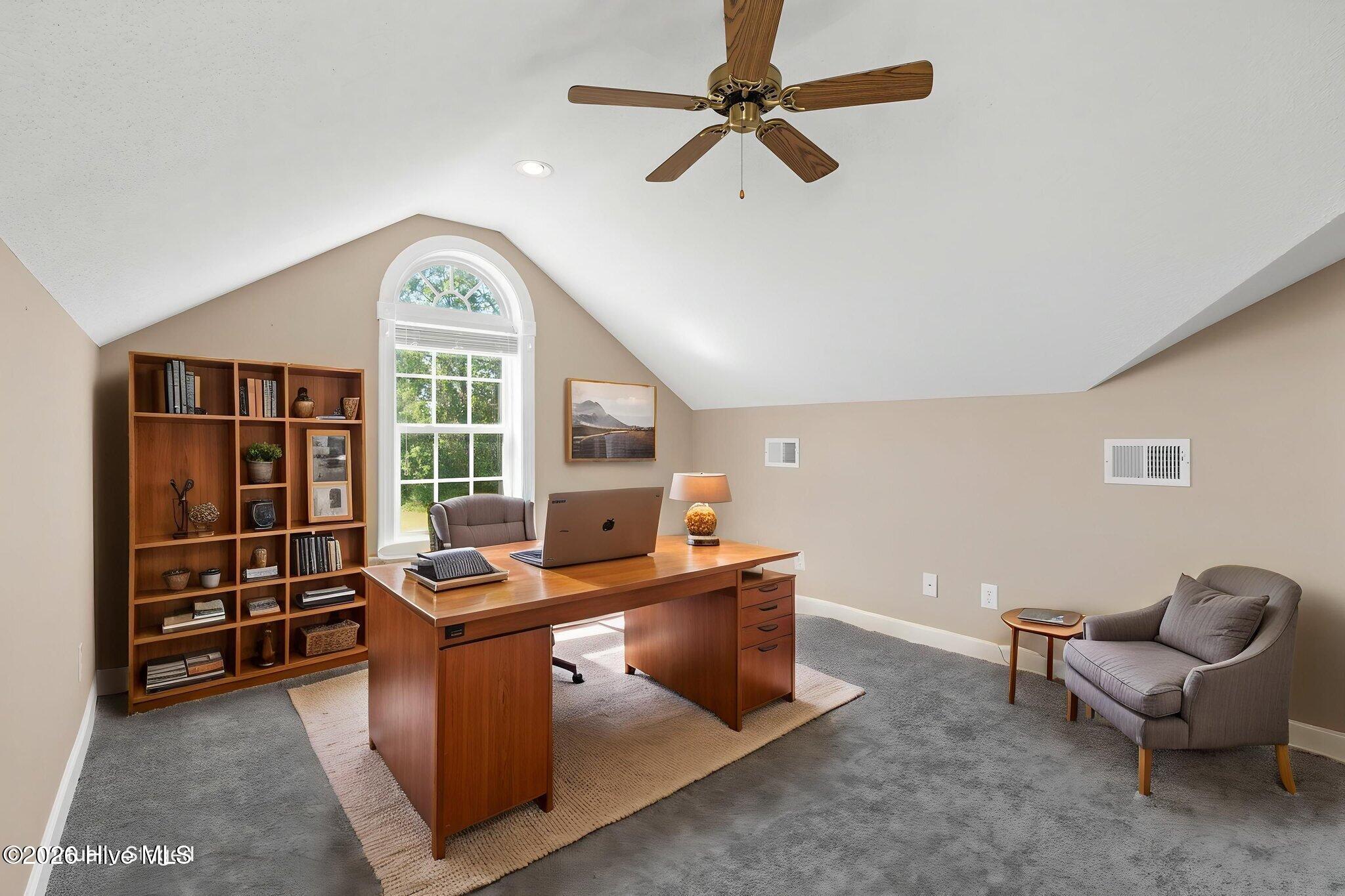 100567256 | Photo 39