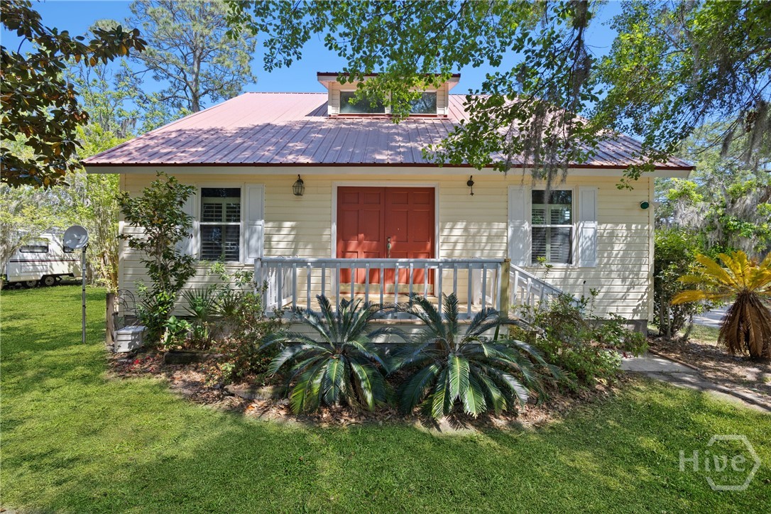 Picture-perfect front elevation with symmetrical w