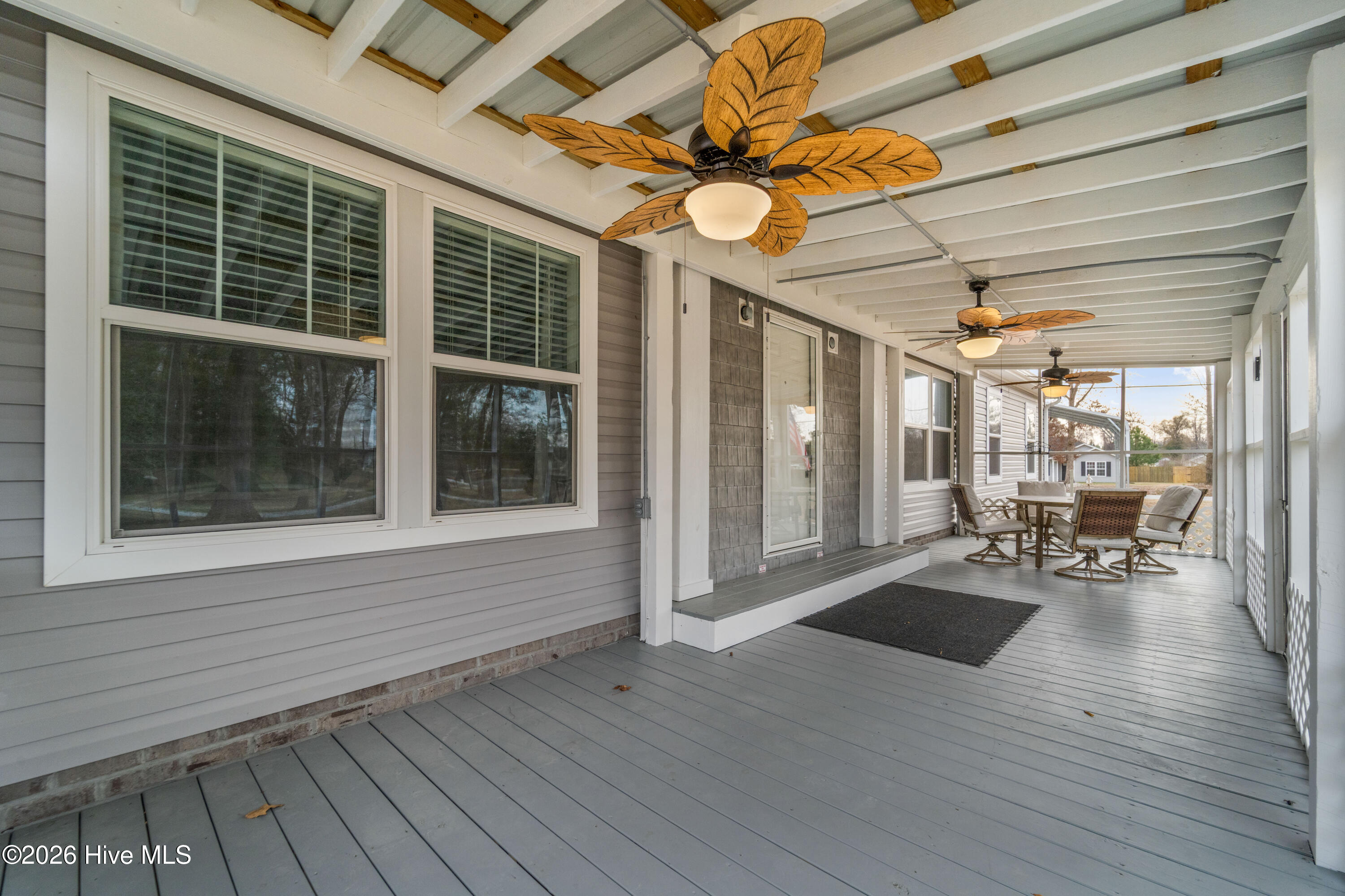 100547365 | Photo 43