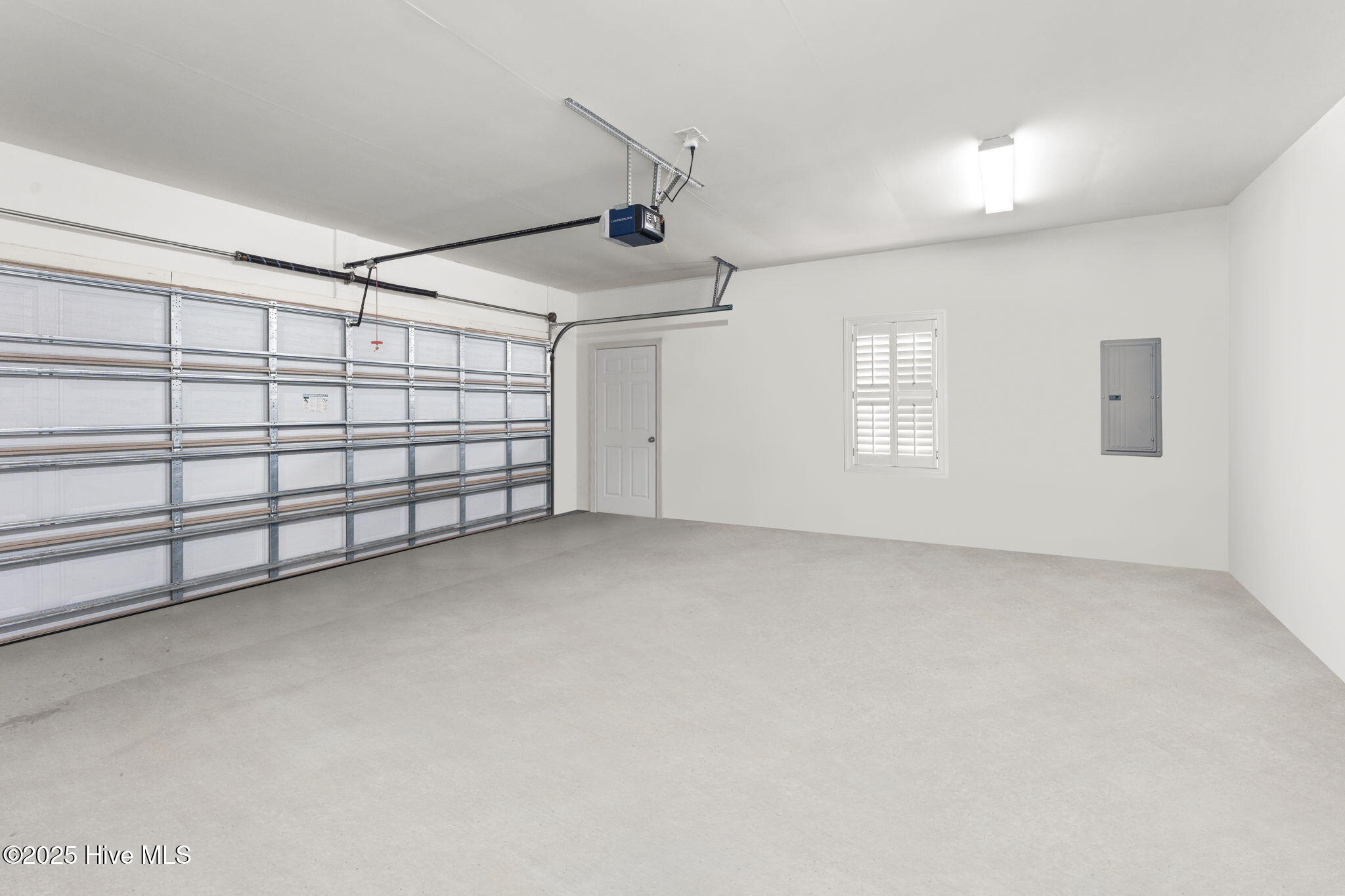 100515230 | Photo 38