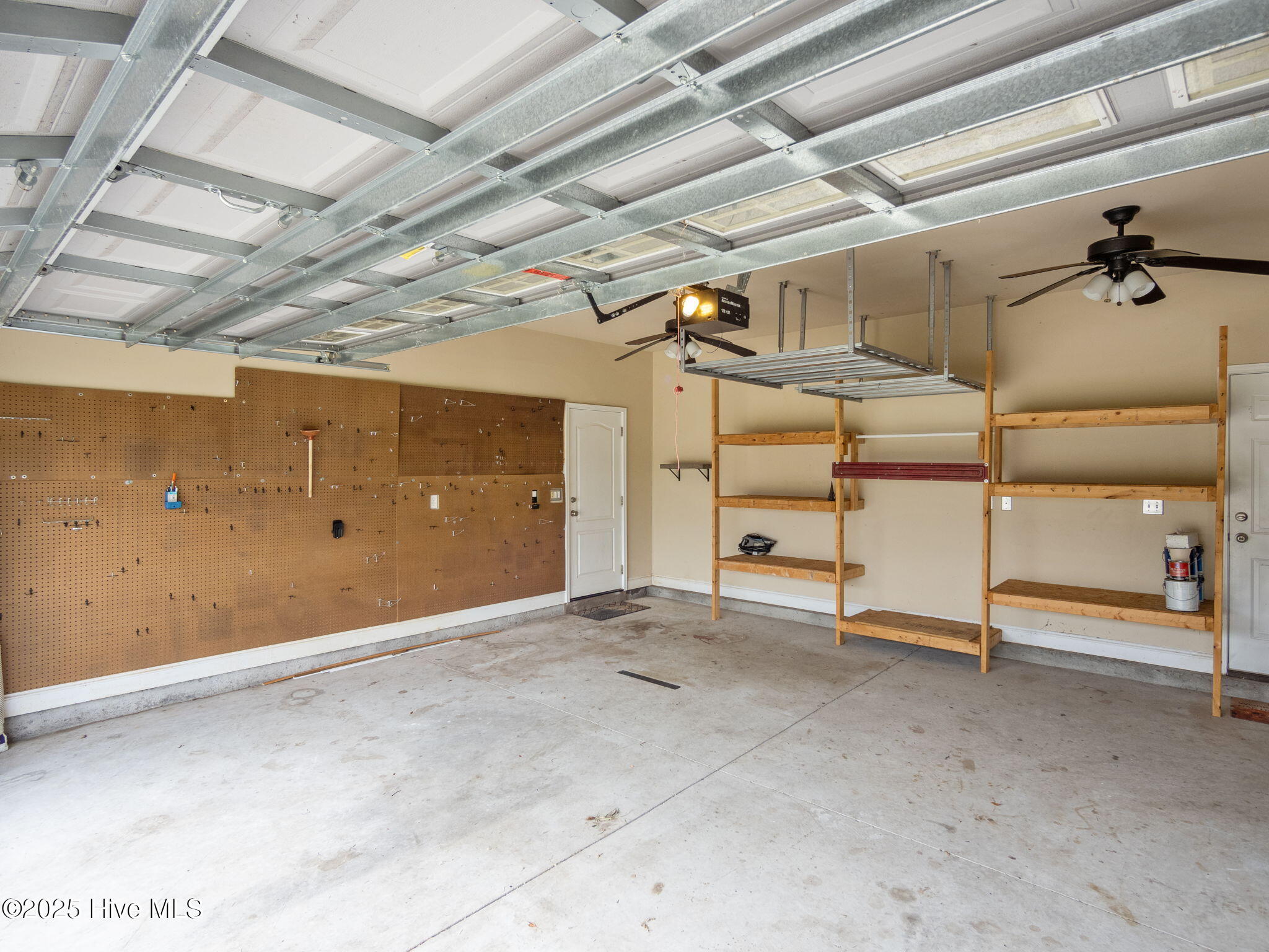 100529601 | Photo 38