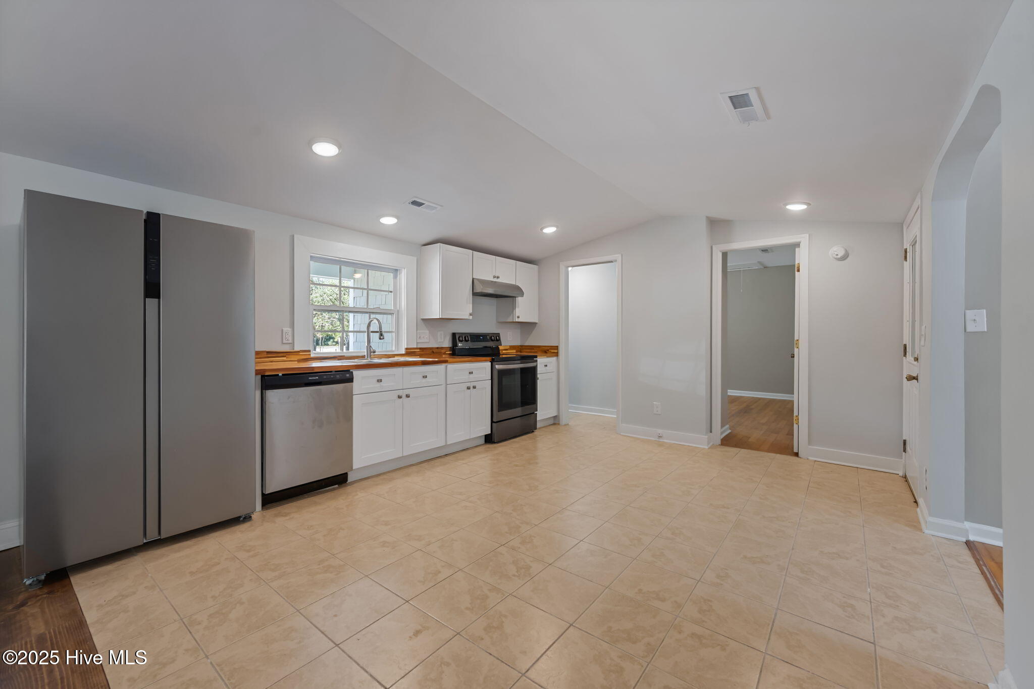 100551658 | Photo 11