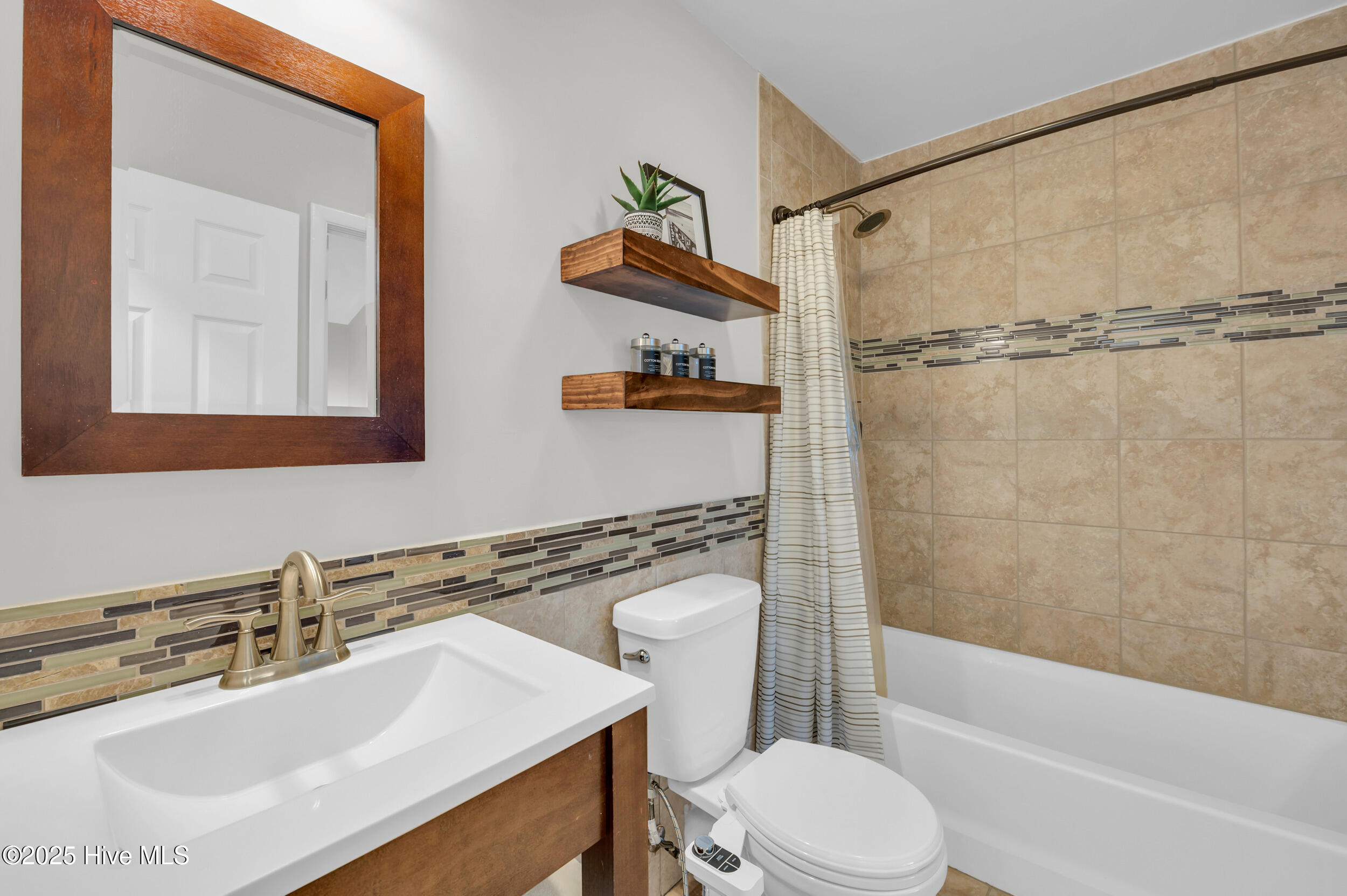 100546110 | Photo 12