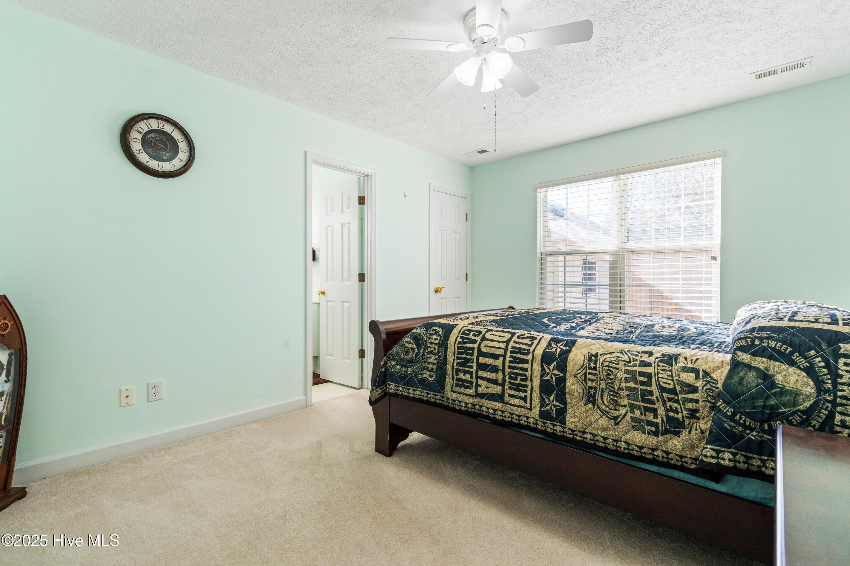 100546792 | Photo 35