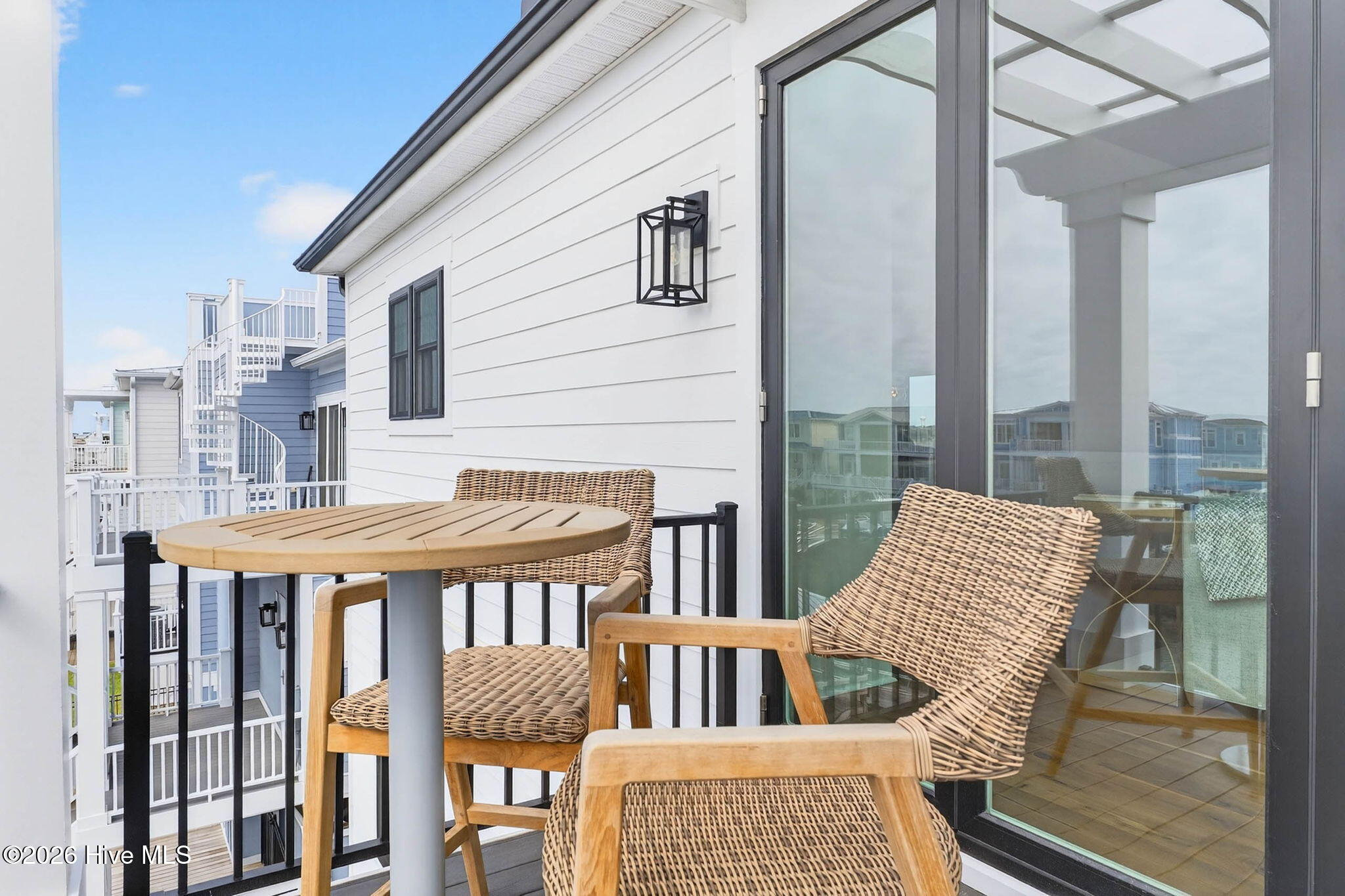 100561334 | Photo 27