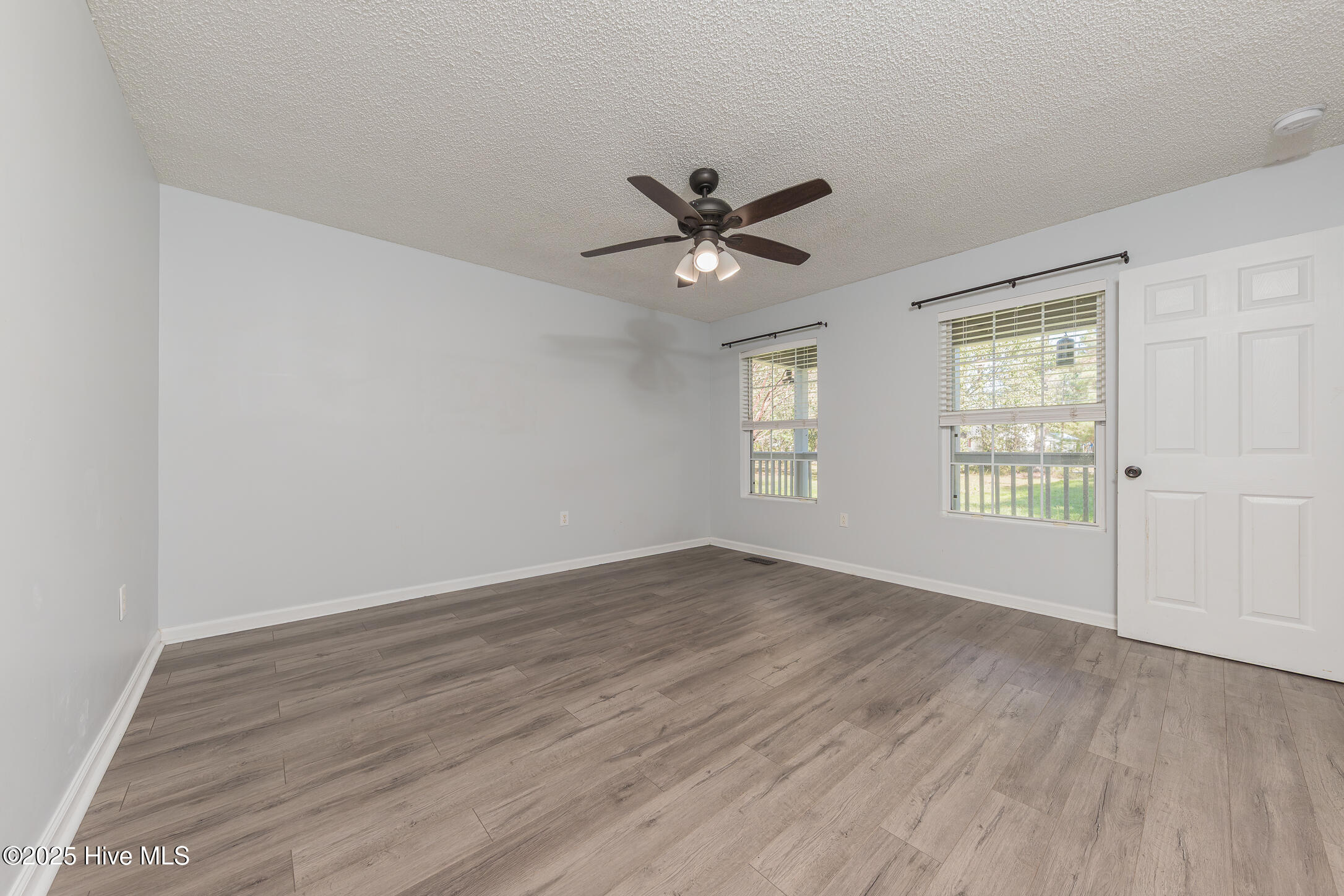 100537382 | Photo 15