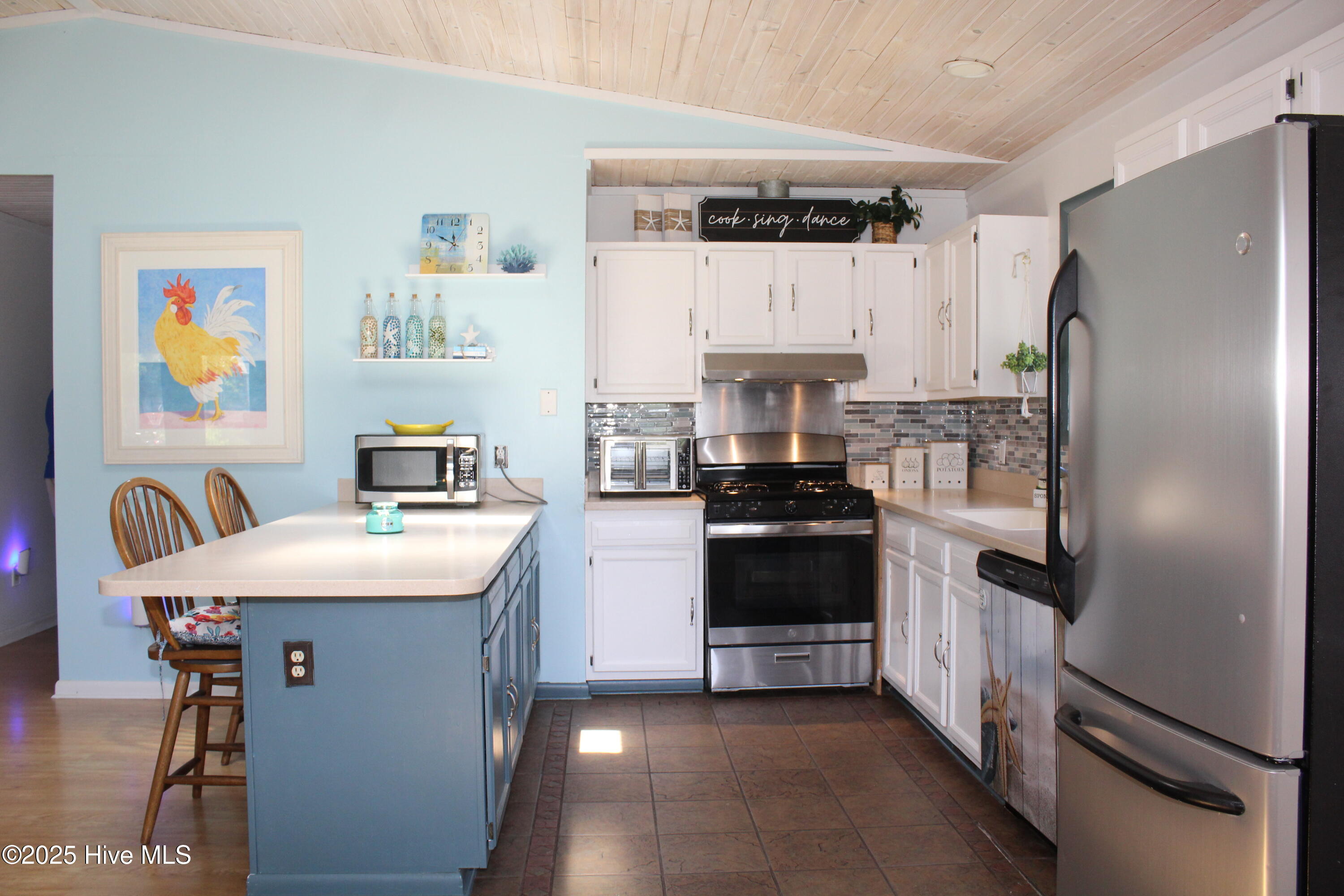504 Greenville Avenue, Carolina Beach, NC 28428 – photo 10: IMG_9554